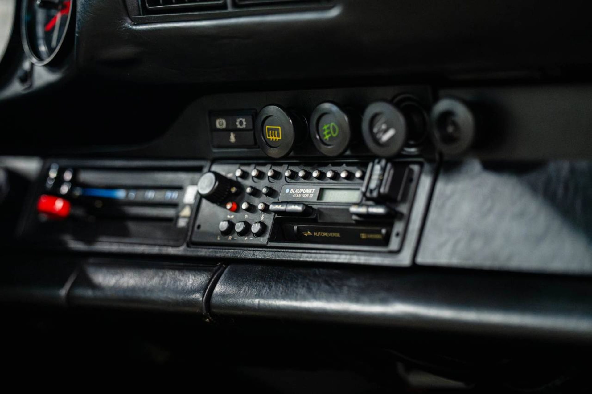 PORSCHE 911 Turbo 3.3 Coupé-image-15