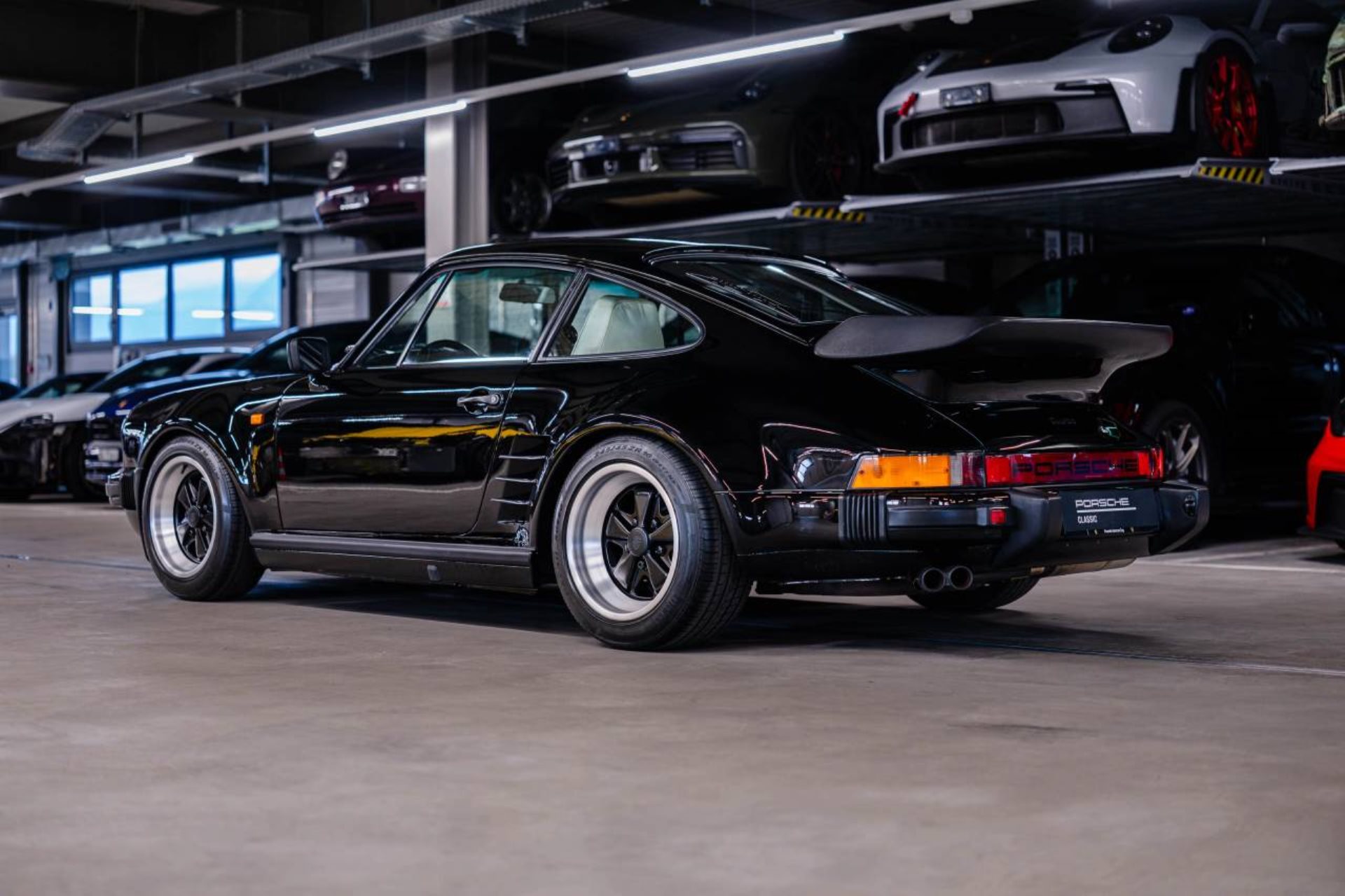 PORSCHE 911 Turbo 3.3 Coupé-image-2