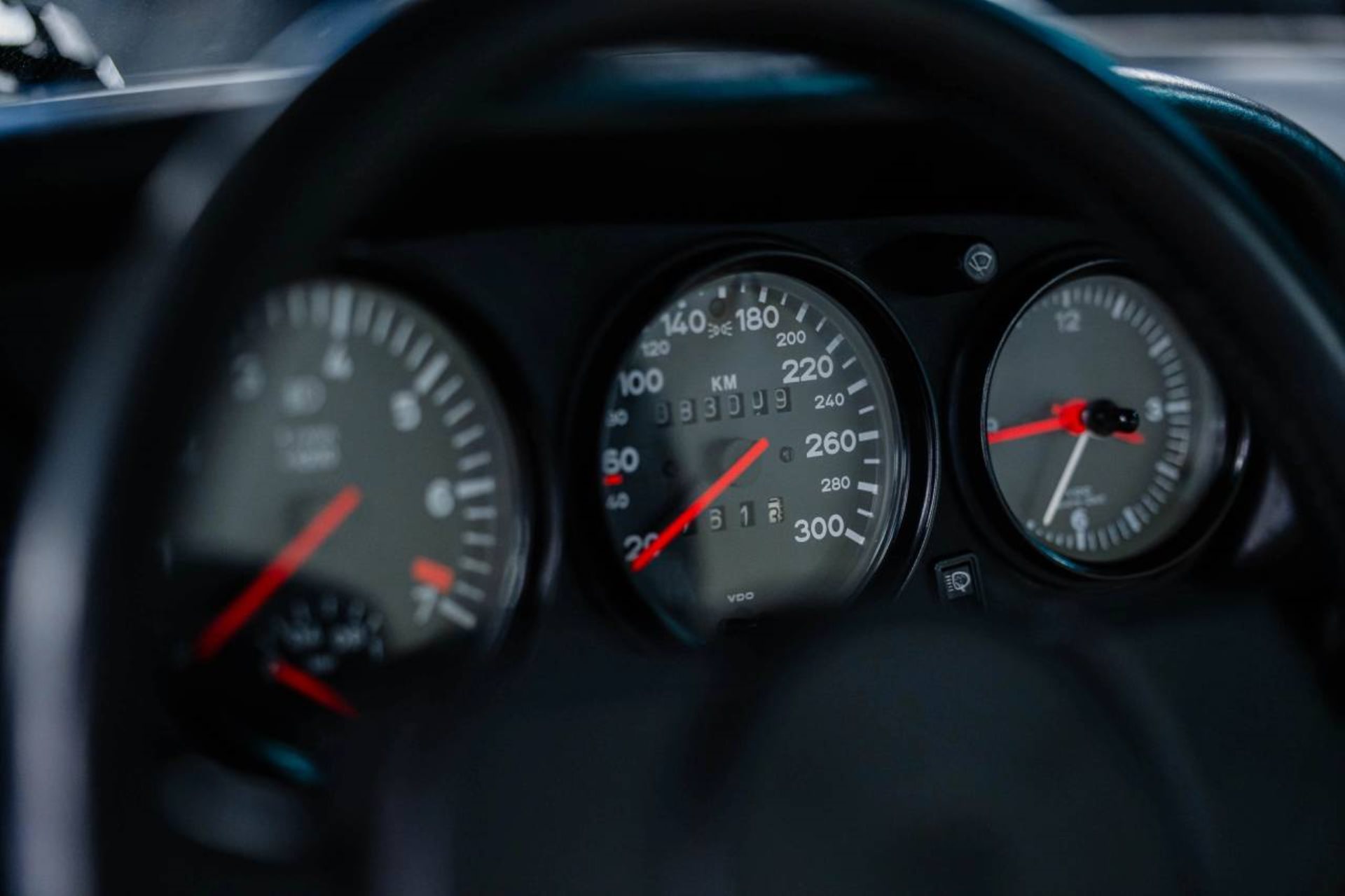 PORSCHE 911 Turbo 3.3 Coupé-image-13