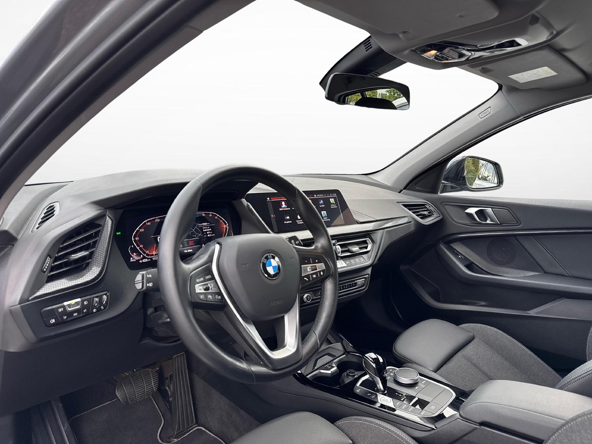 BMW 120d xDrive-image-10