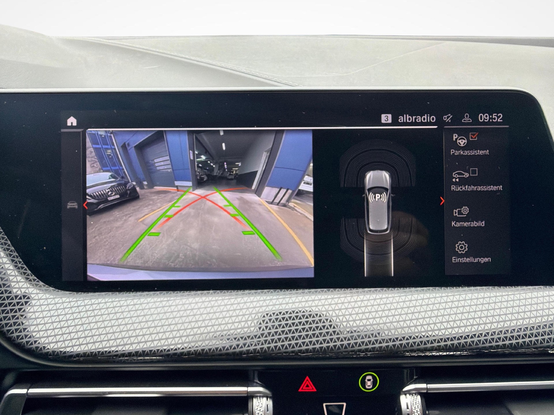 BMW 120d xDrive-image-16