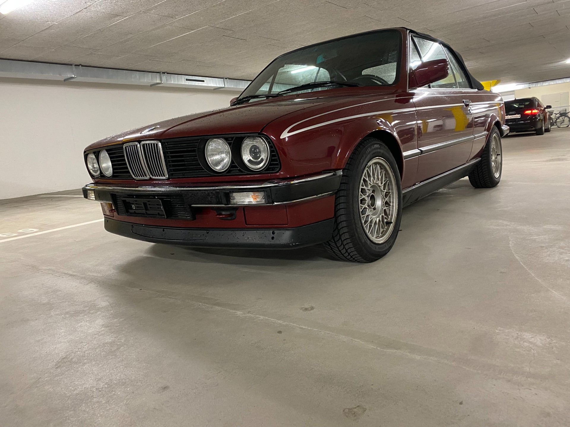 BMW 320i Cabrio-image-0