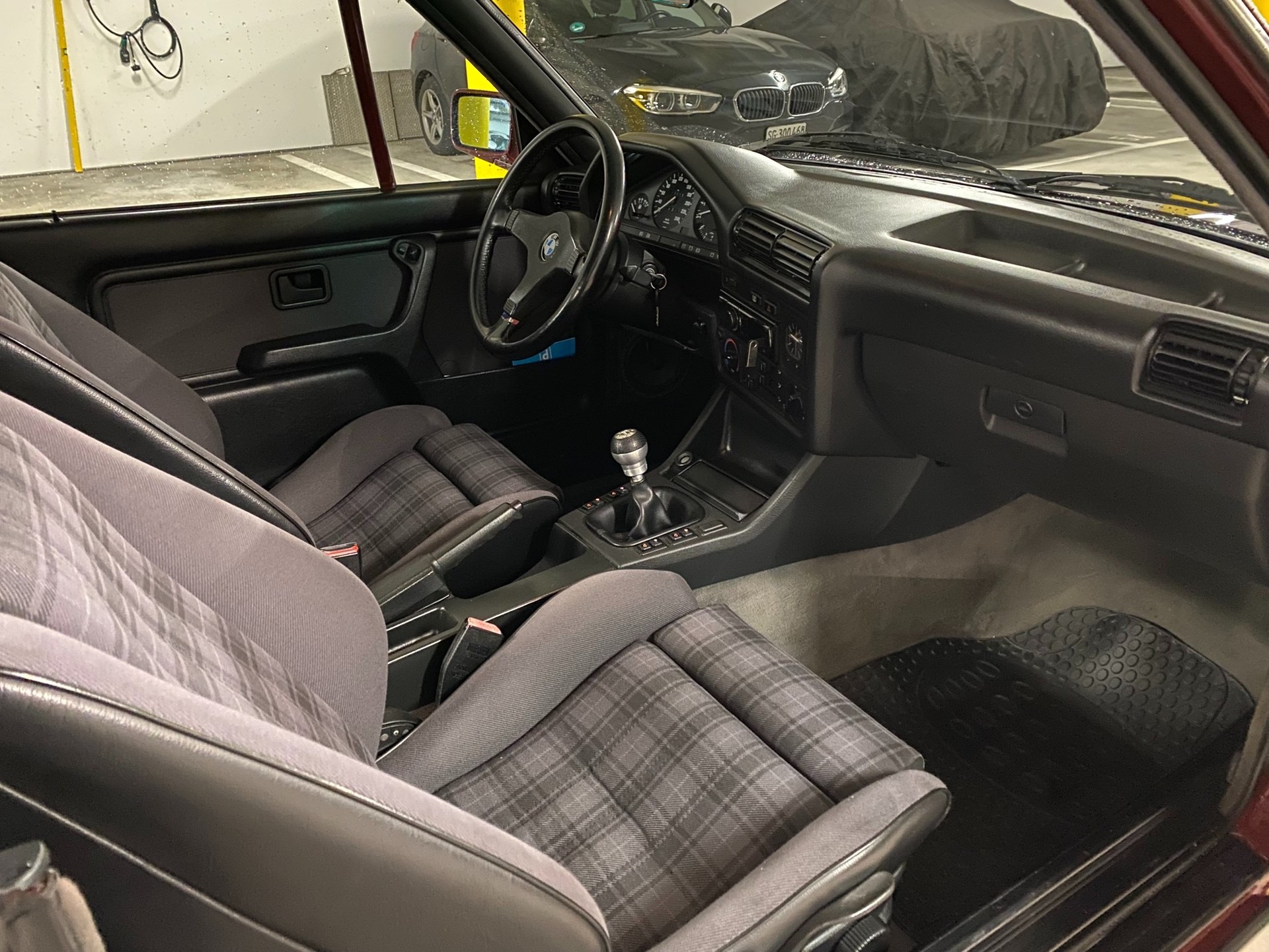 BMW 320i Cabrio-image-1