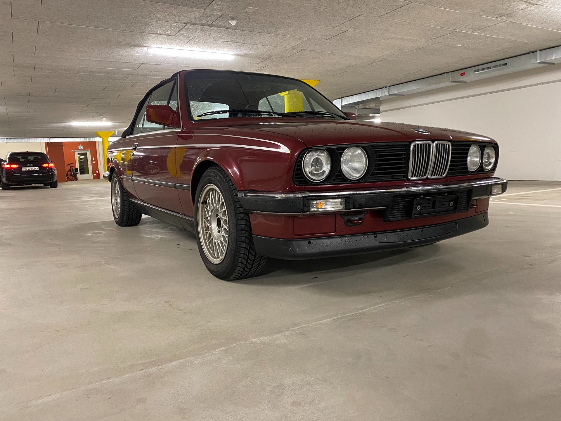 BMW 320i Cabrio-image-4