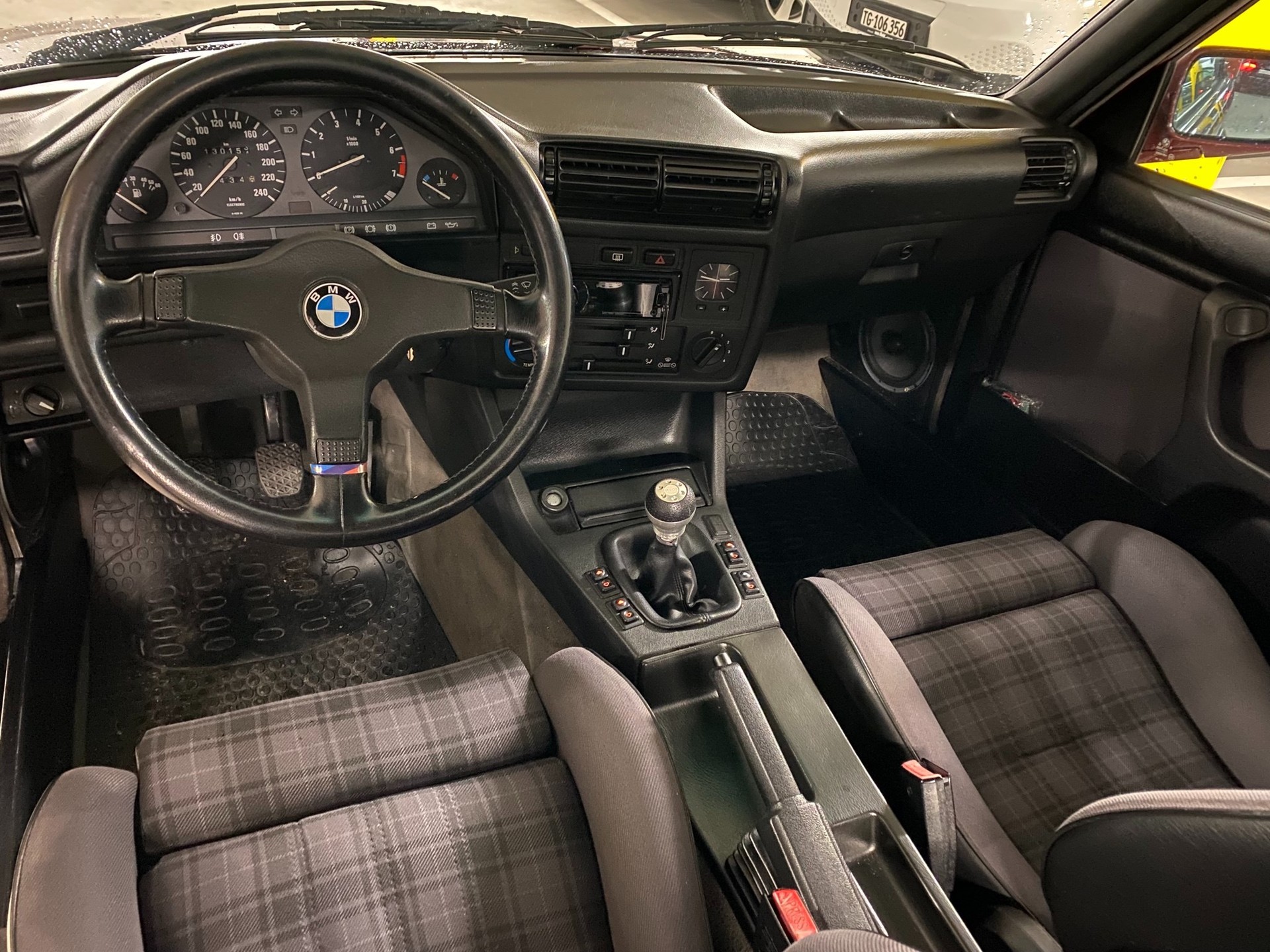 BMW 320i Cabrio-image-5