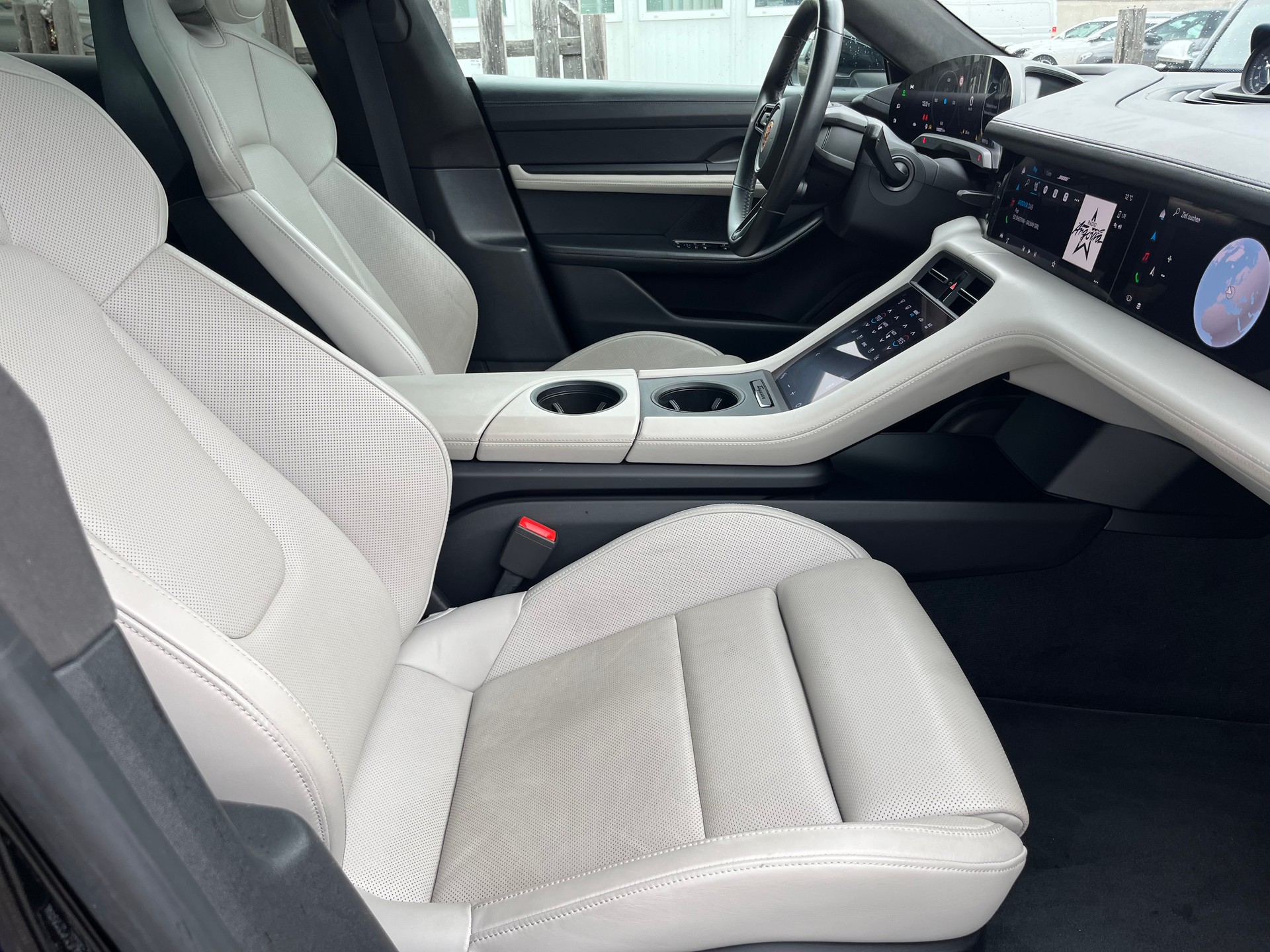 PORSCHE Taycan Turbo-image-9
