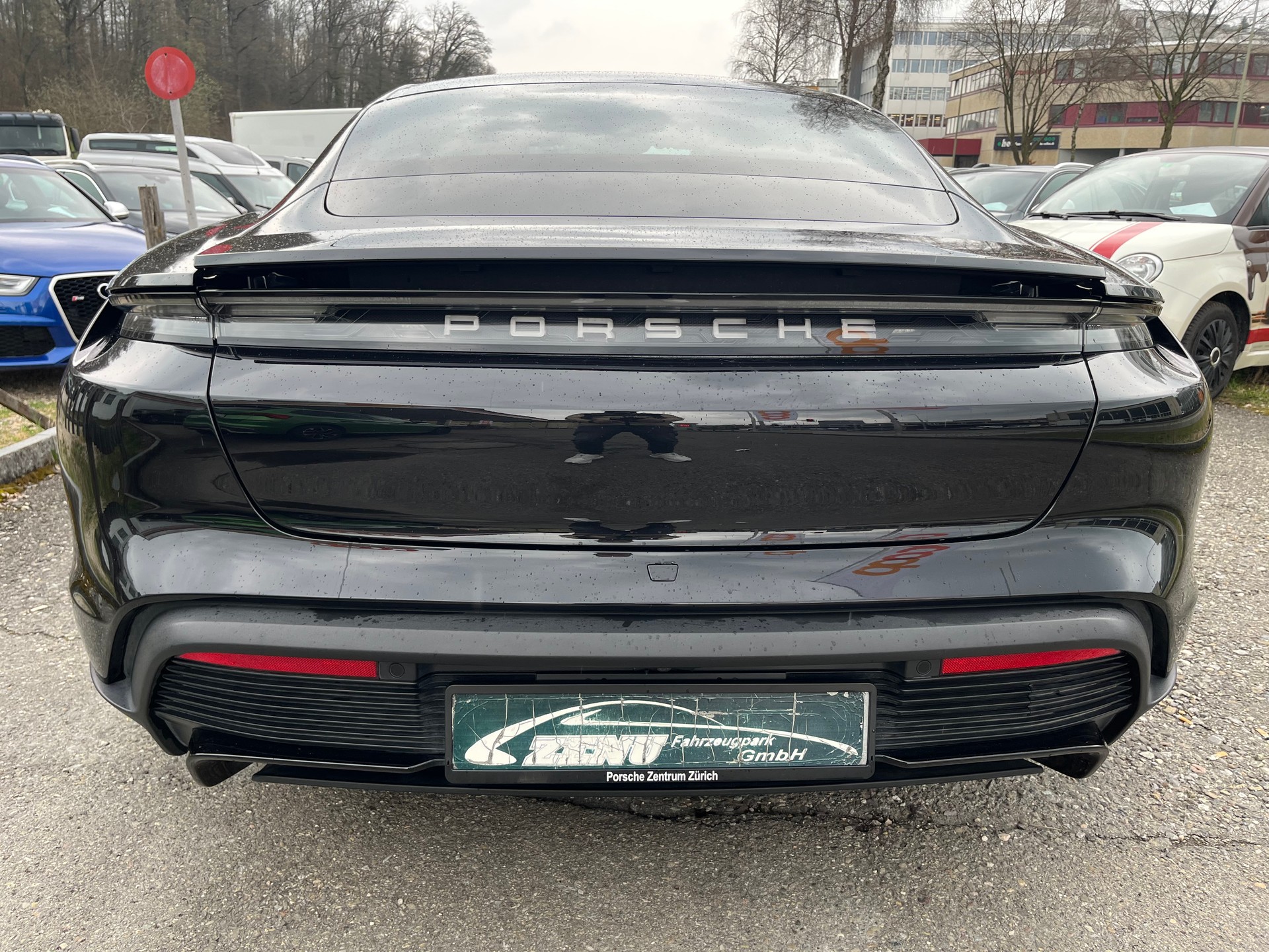 PORSCHE Taycan Turbo-image-4