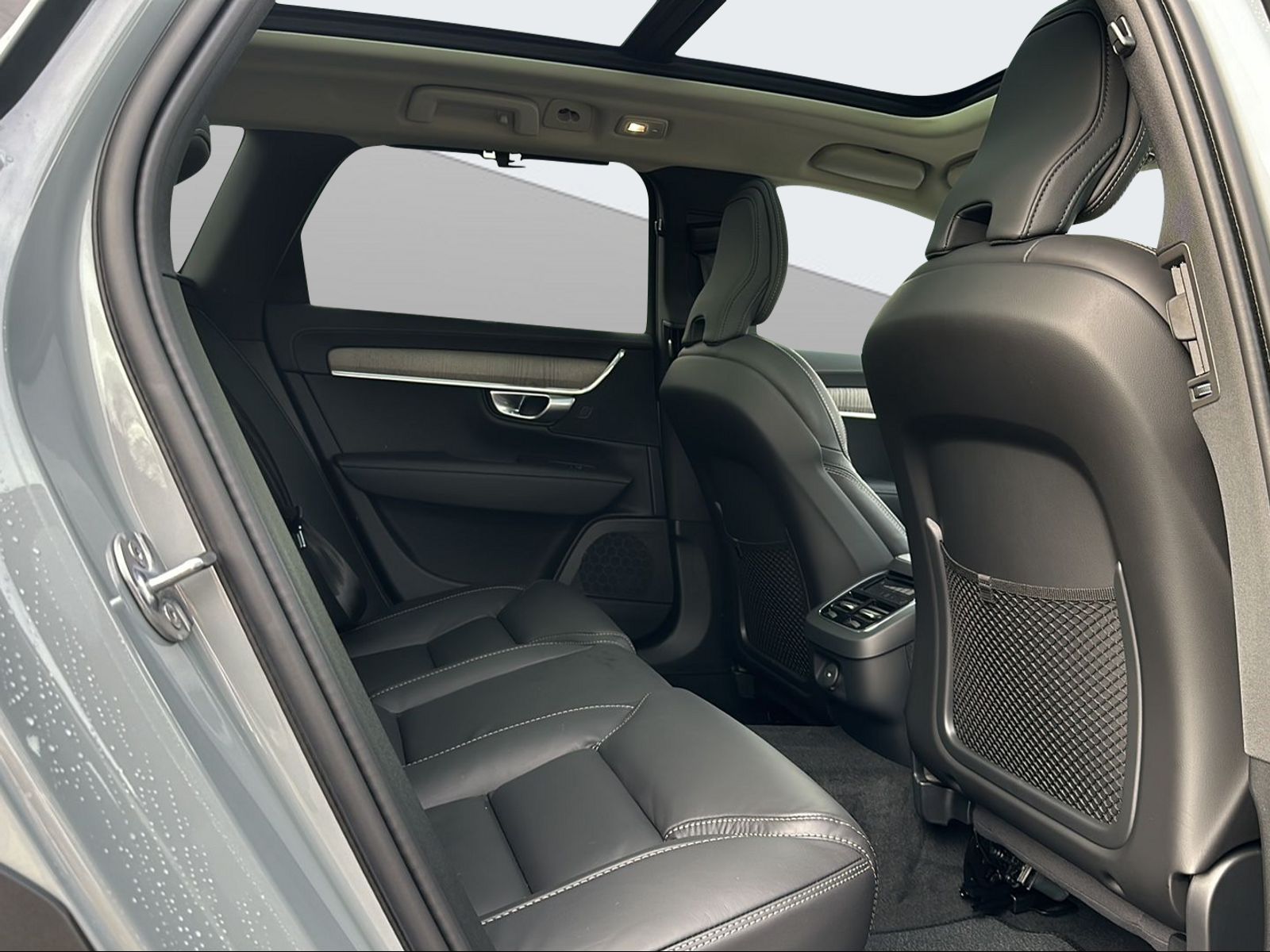 VOLVO V90 Cross Country 2.0 B4 Ultimate AWD-image-10