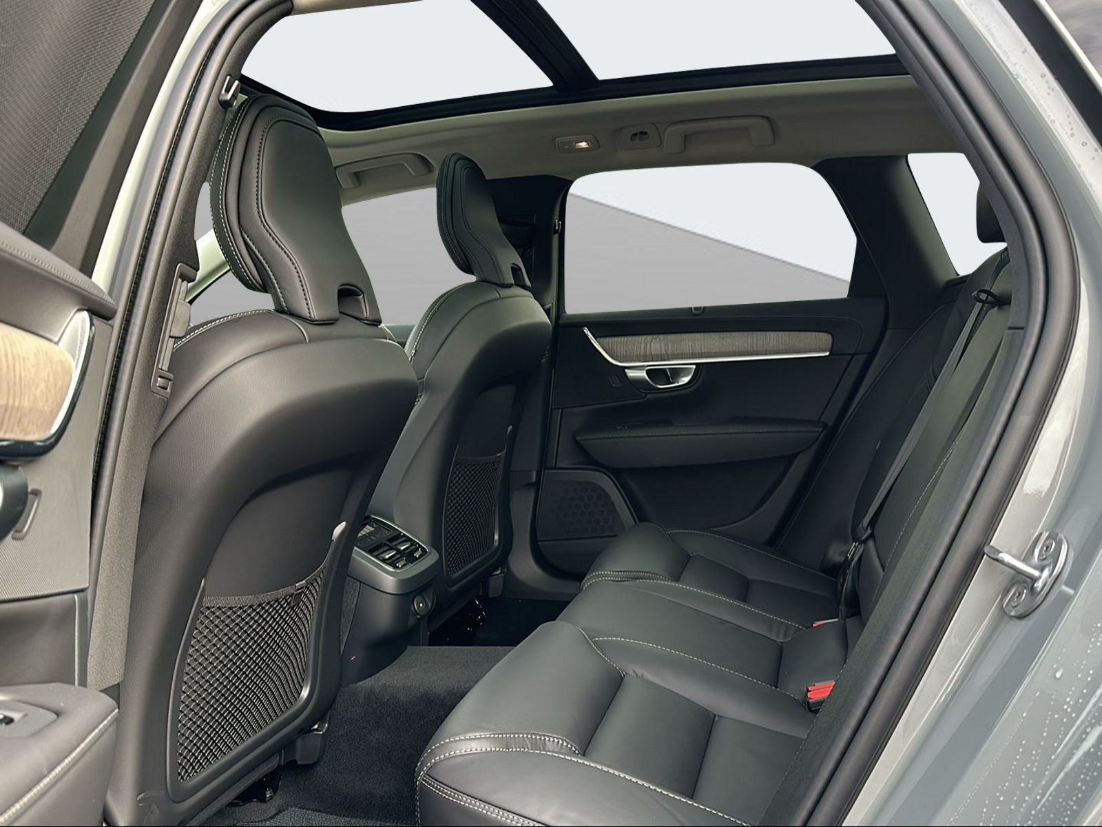 VOLVO V90 Cross Country 2.0 B4 Ultimate AWD-image-13