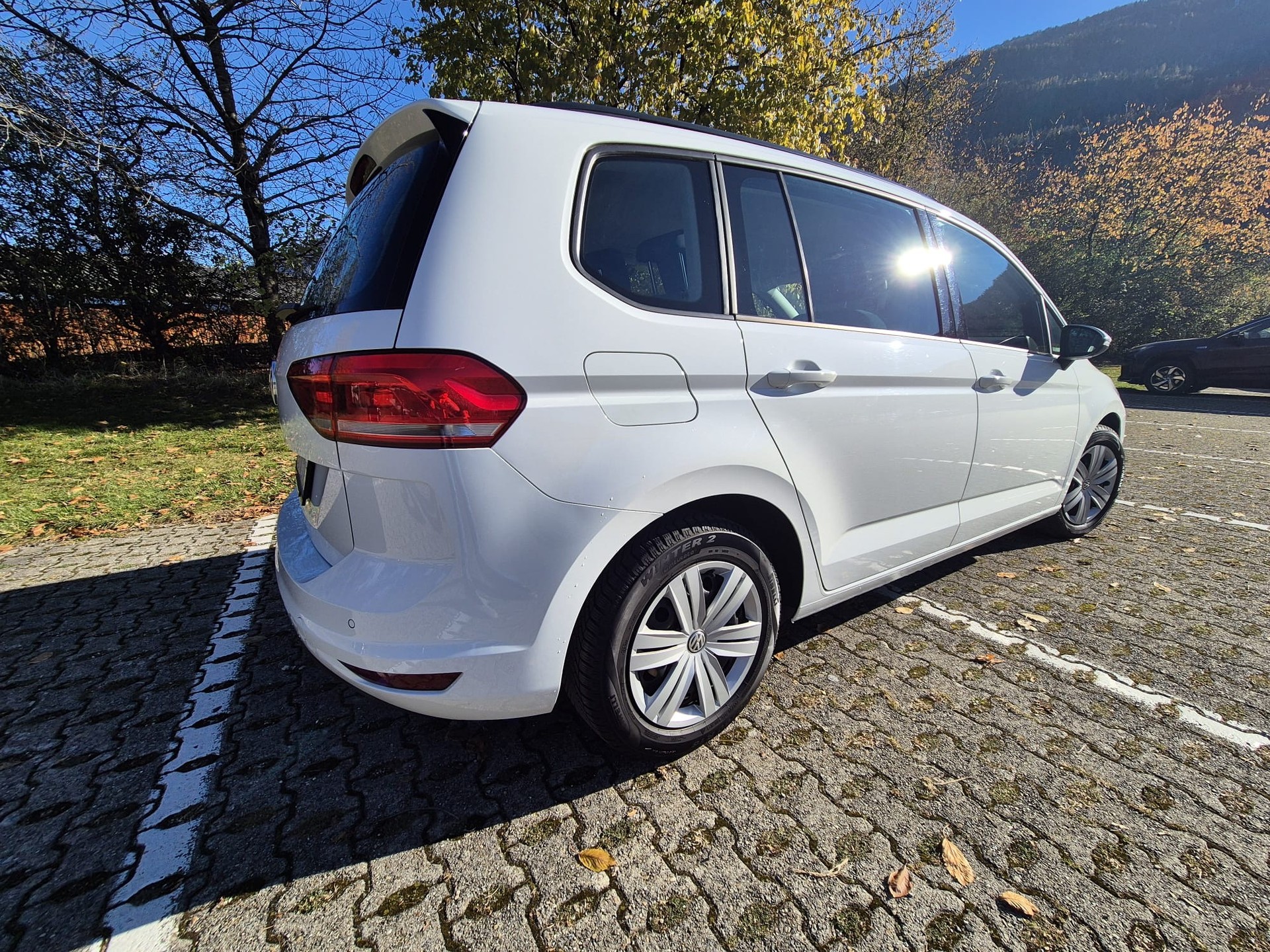 VW Touran 1.6 TDI BlueMotion Technology Trendline DSG-image-2