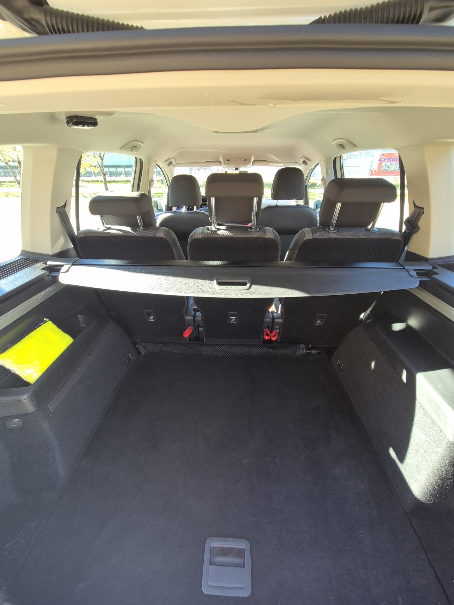 VW Touran 1.6 TDI BlueMotion Technology Trendline DSG-image-9