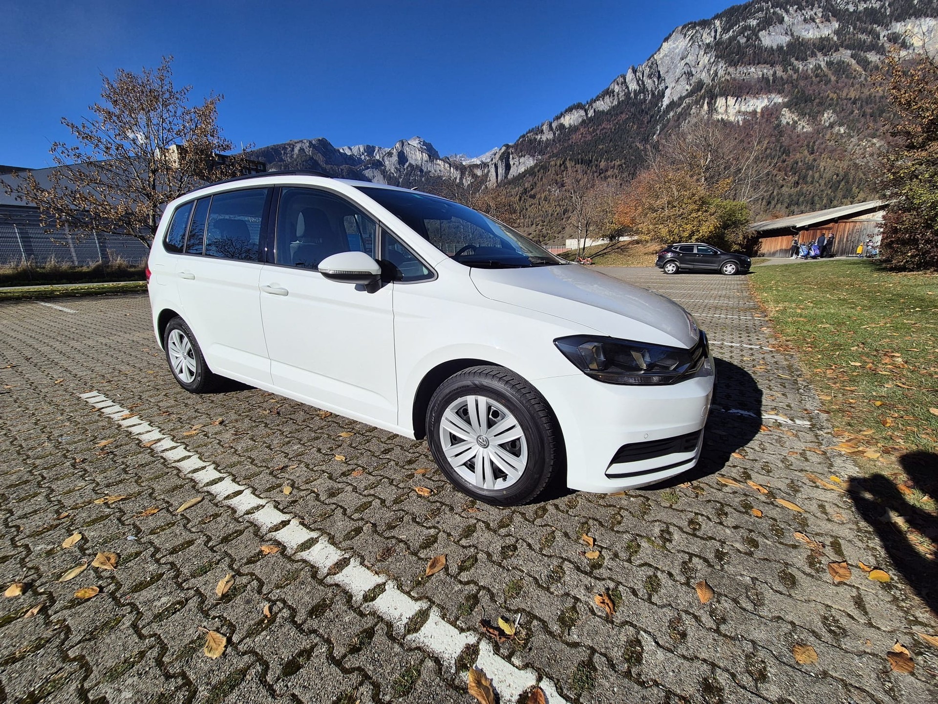 VW Touran 1.6 TDI BlueMotion Technology Trendline DSG-image-1