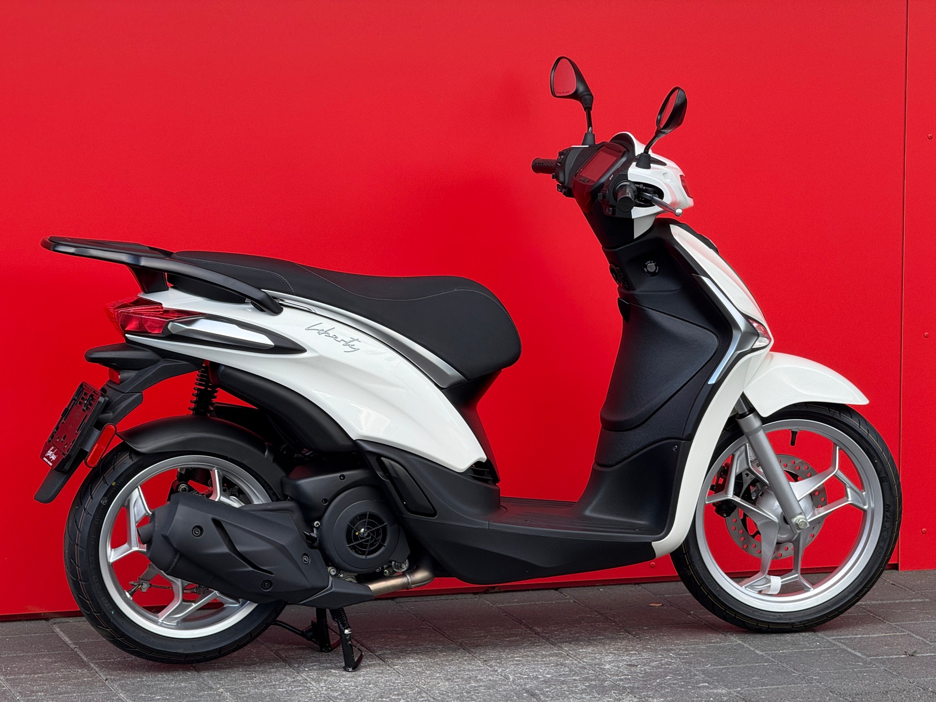 PIAGGIO Liberty 125 E5+-showroom-element-1