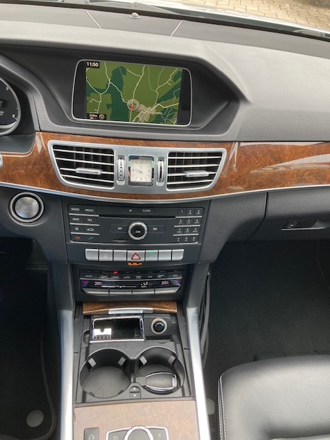 MERCEDES-BENZ E 350 CGI BlueEff. Avantgarde 4Matic 7G-Tronic-image-11