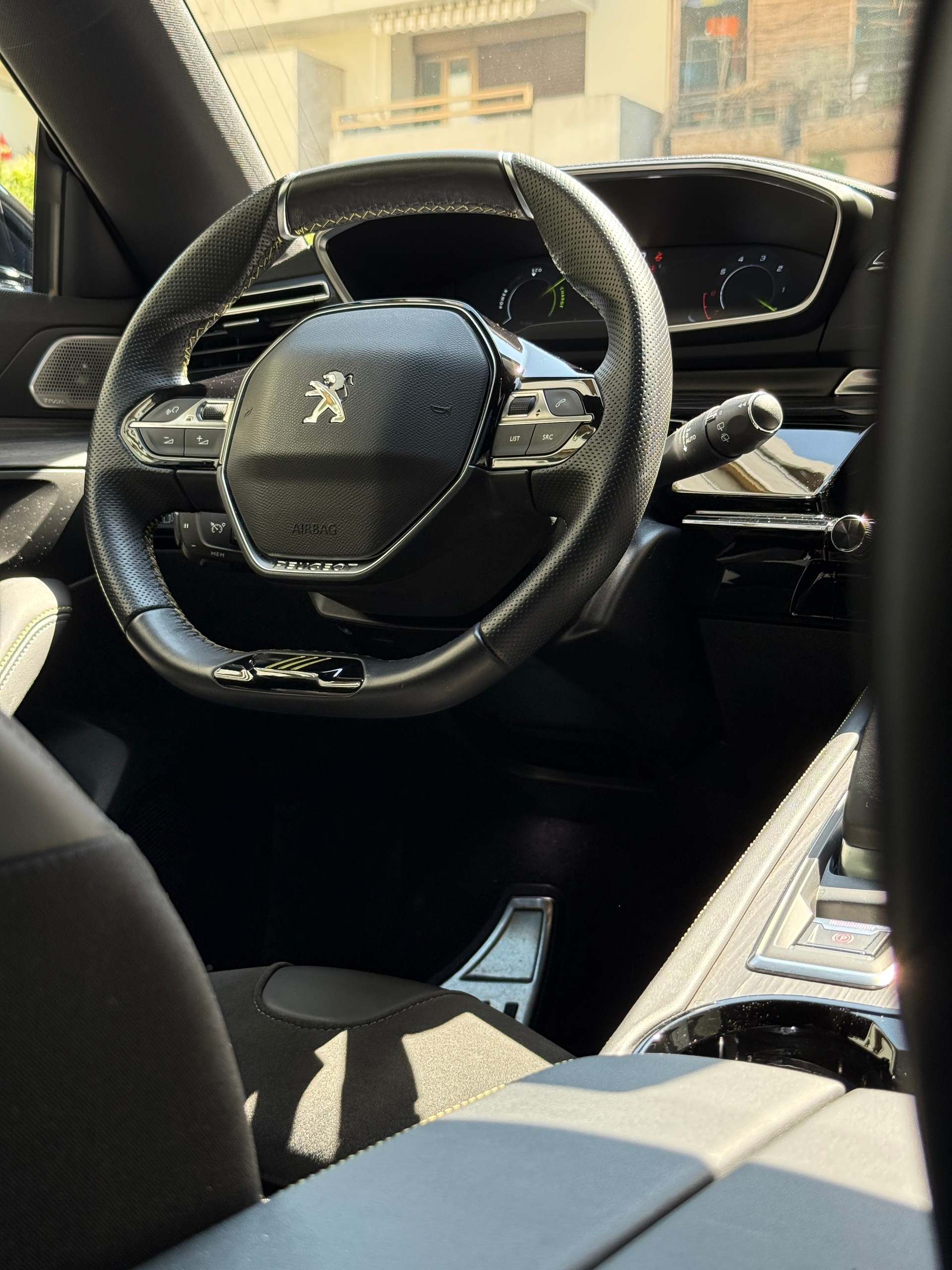 PEUGEOT 508 SW Hybrid4 360 e Sport Engineered-image-13