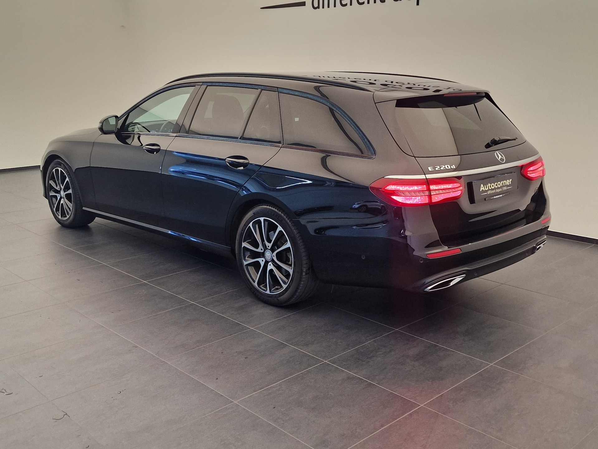 MERCEDES-BENZ E 220 d Avantgarde 9G-Tronic-image-8
