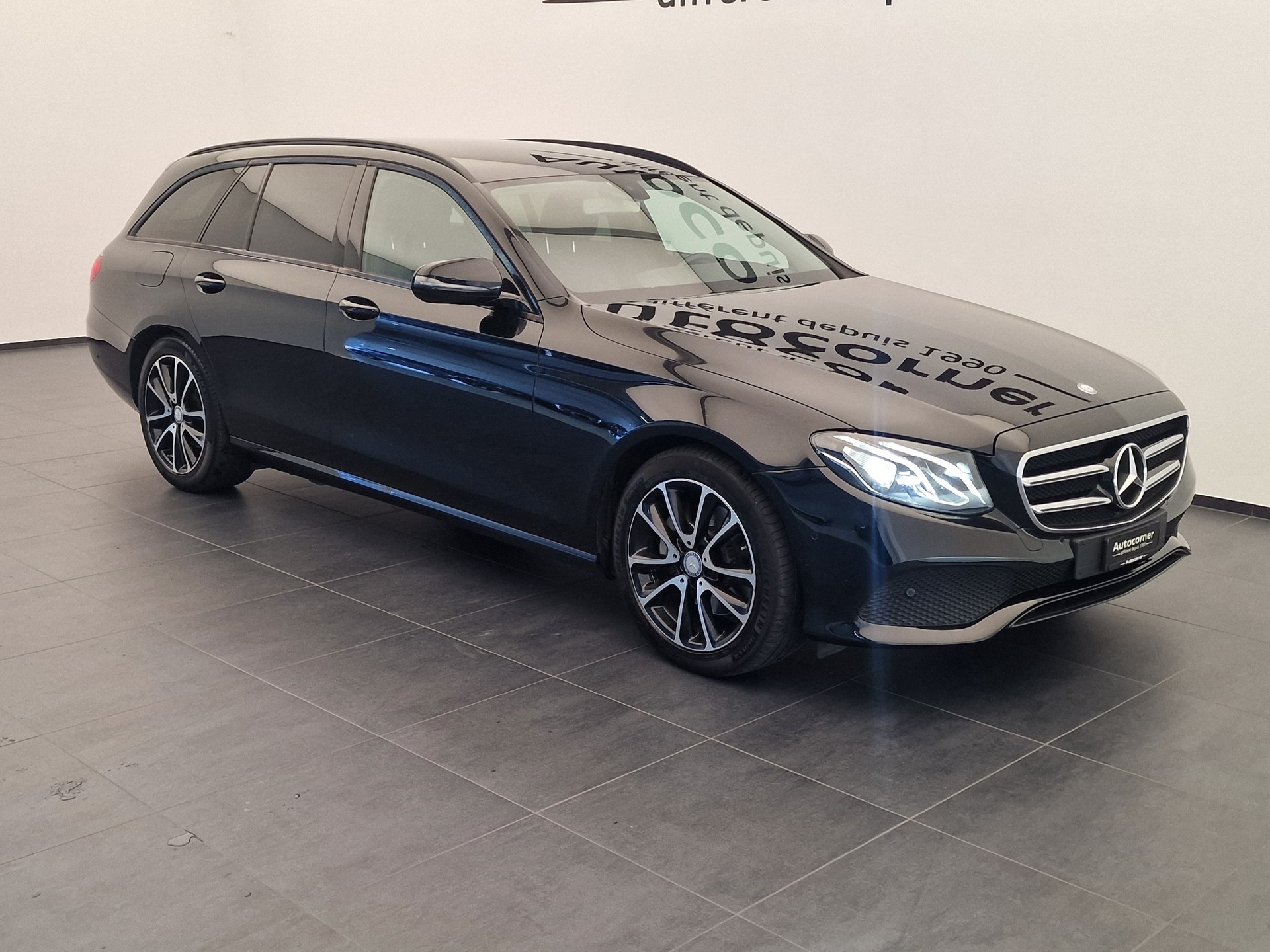 MERCEDES-BENZ E 220 d Avantgarde 9G-Tronic-image-4