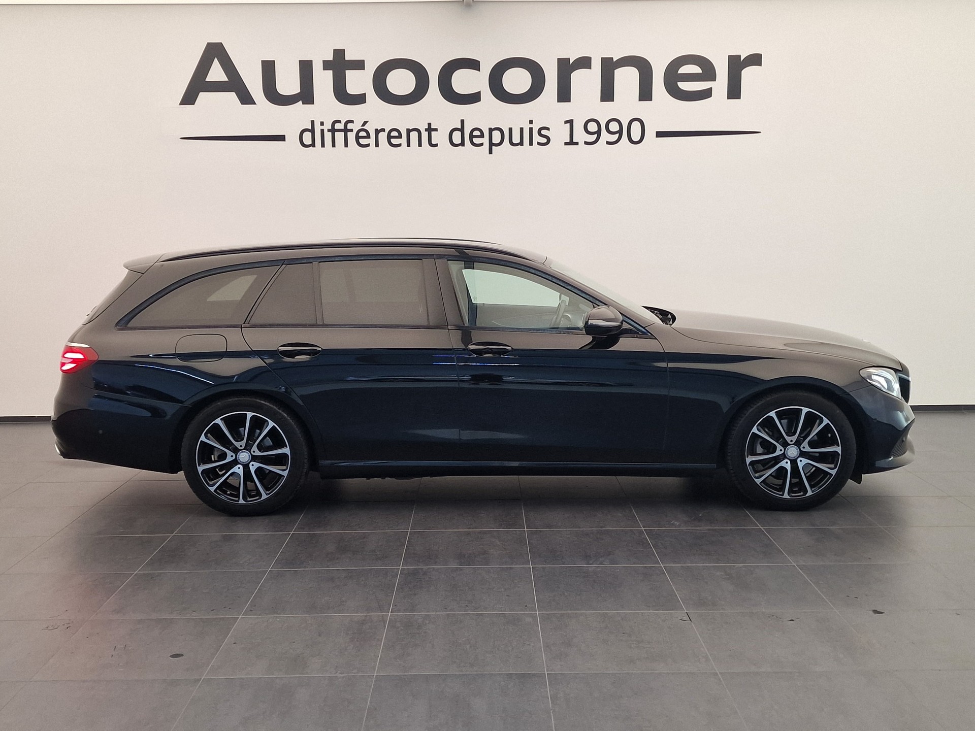 MERCEDES-BENZ E 220 d Avantgarde 9G-Tronic-image-5