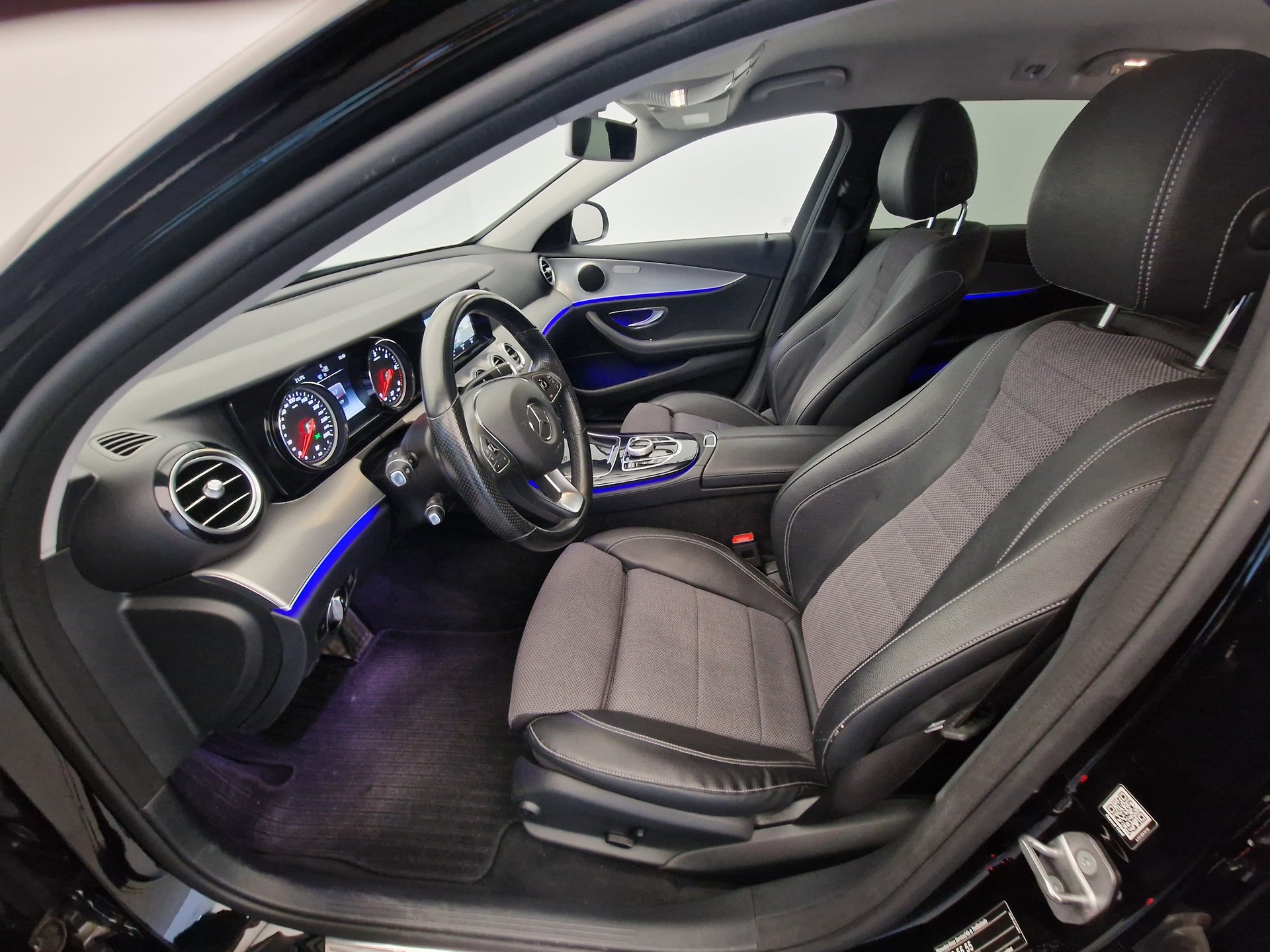 MERCEDES-BENZ E 220 d Avantgarde 9G-Tronic-image-9
