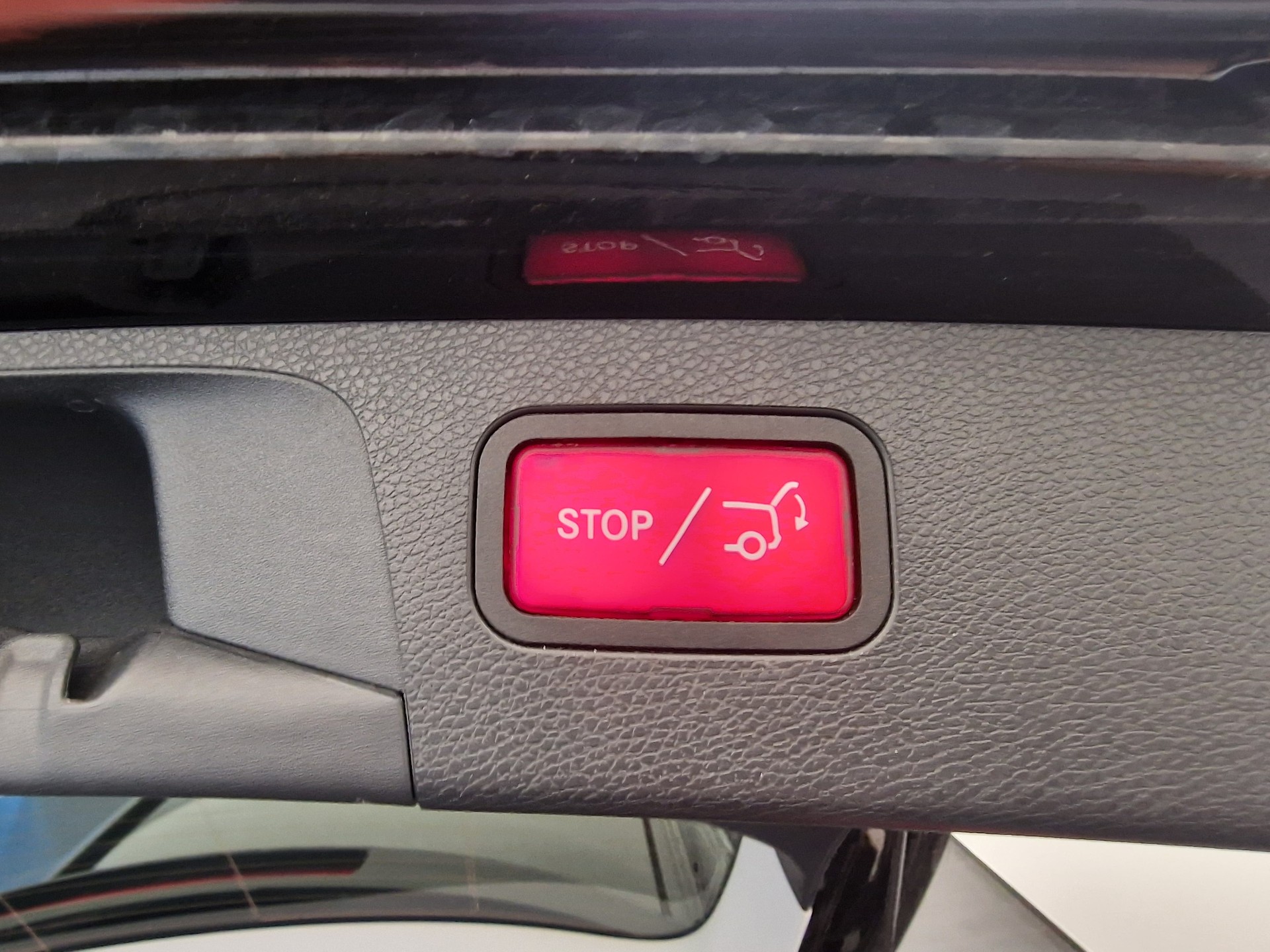 MERCEDES-BENZ E 220 d Avantgarde 9G-Tronic-image-15