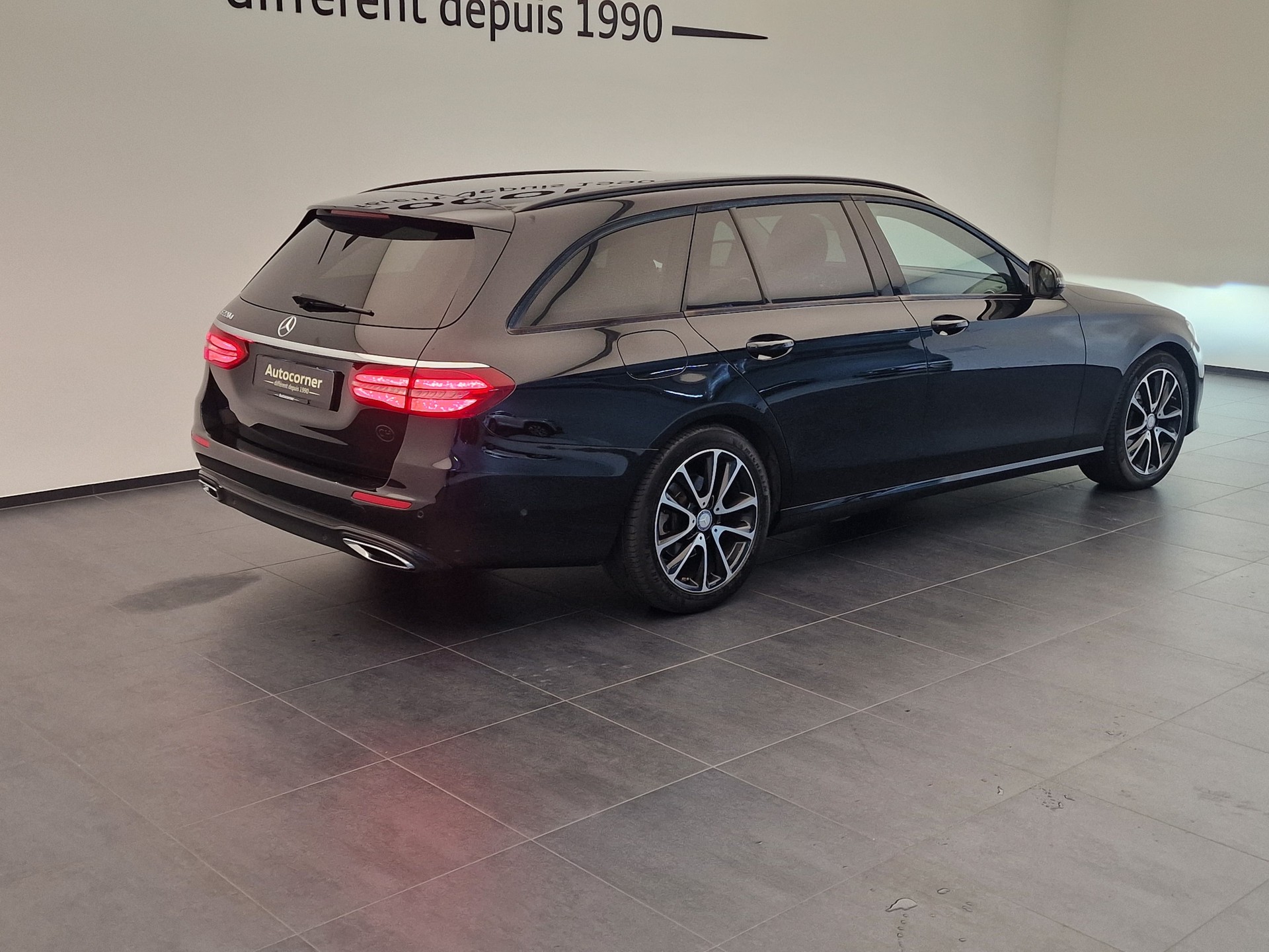 MERCEDES-BENZ E 220 d Avantgarde 9G-Tronic-image-6