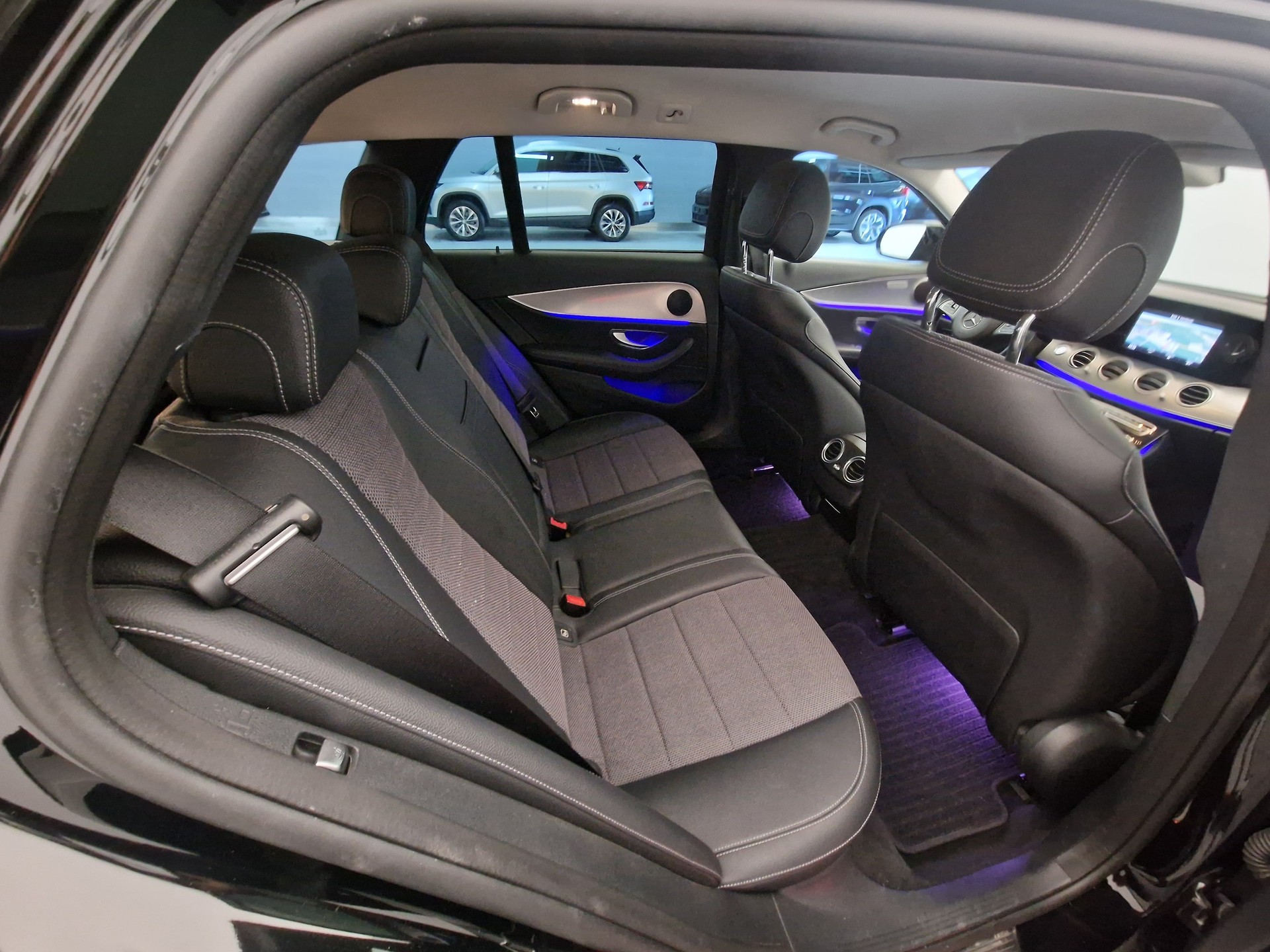 MERCEDES-BENZ E 220 d Avantgarde 9G-Tronic-image-13