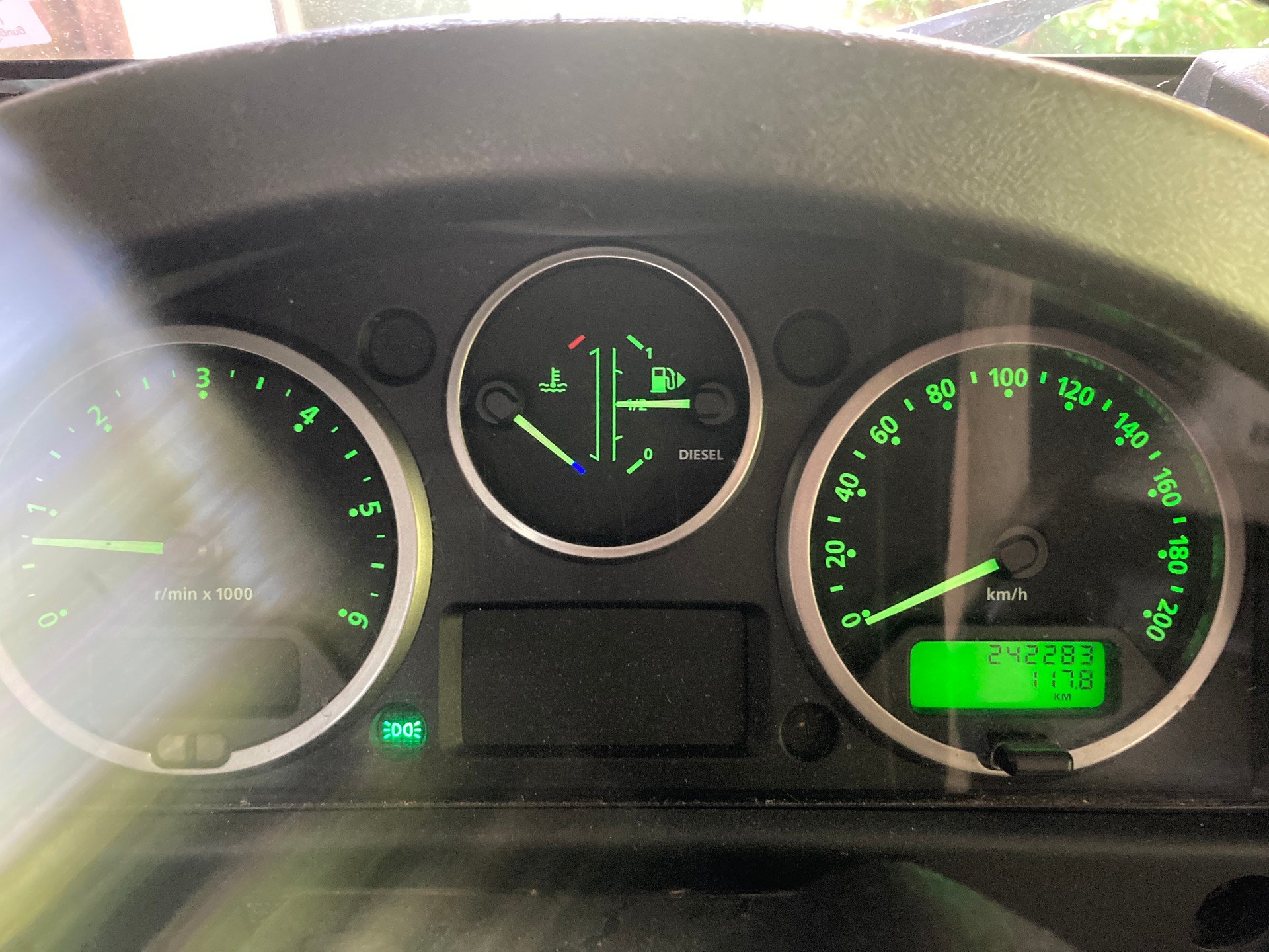 LAND ROVER Defender 110 2.2 TD4 Station Wagon-image-4