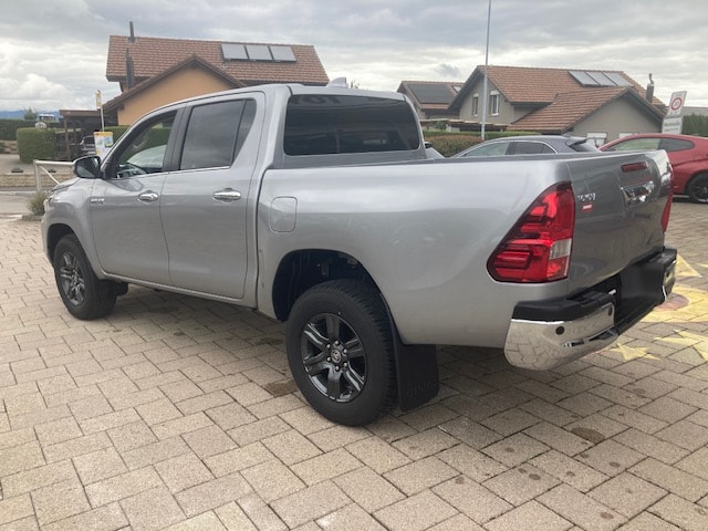 TOYOTA Hilux 2.8d MHEV Style Double Cab 4x4-image-6