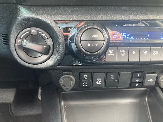 TOYOTA Hilux 2.8d MHEV Style Double Cab 4x4-image-14