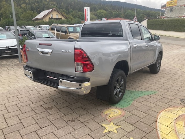 TOYOTA Hilux 2.8d MHEV Style Double Cab 4x4-image-4