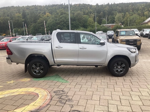 TOYOTA Hilux 2.8d MHEV Style Double Cab 4x4-image-3