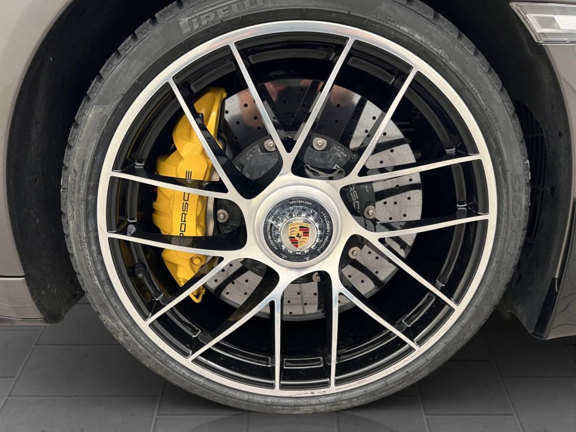 PORSCHE 911 Turbo S-image-6