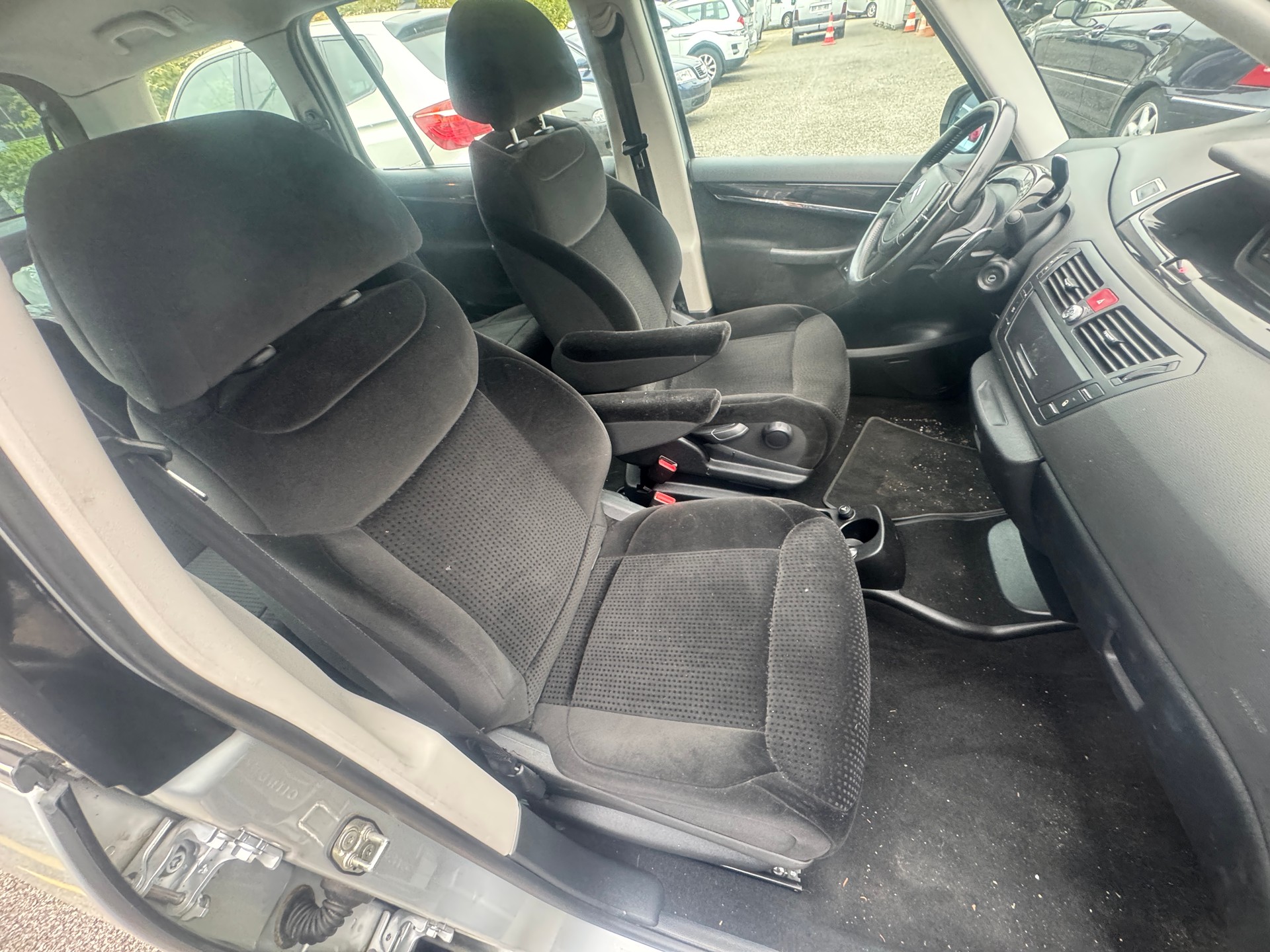 CITROEN Grand C4 Picasso 2.0i 16V Exclusive-image-7