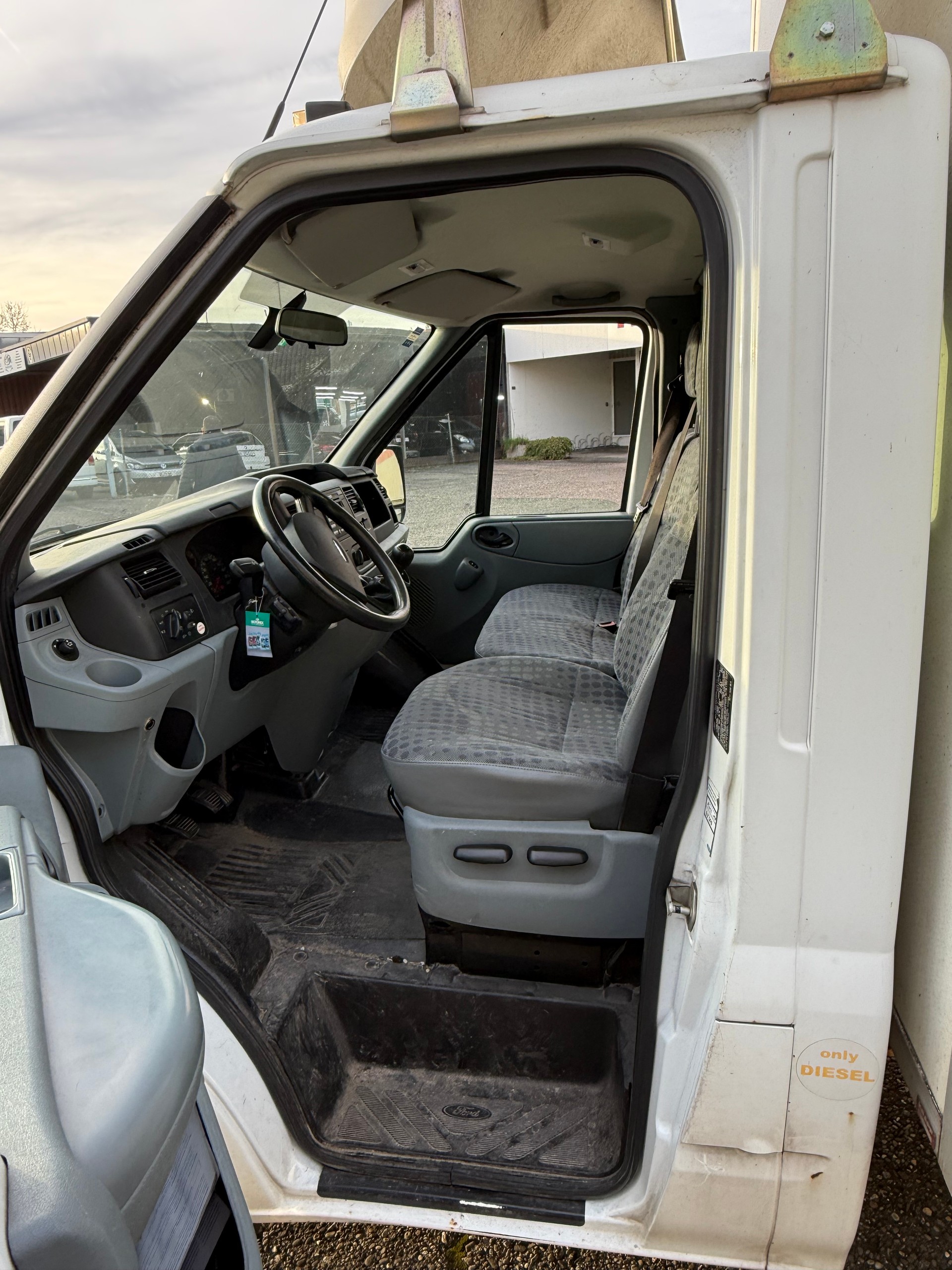 FORD Transit 2.4 TDCi 350 XL-image-11