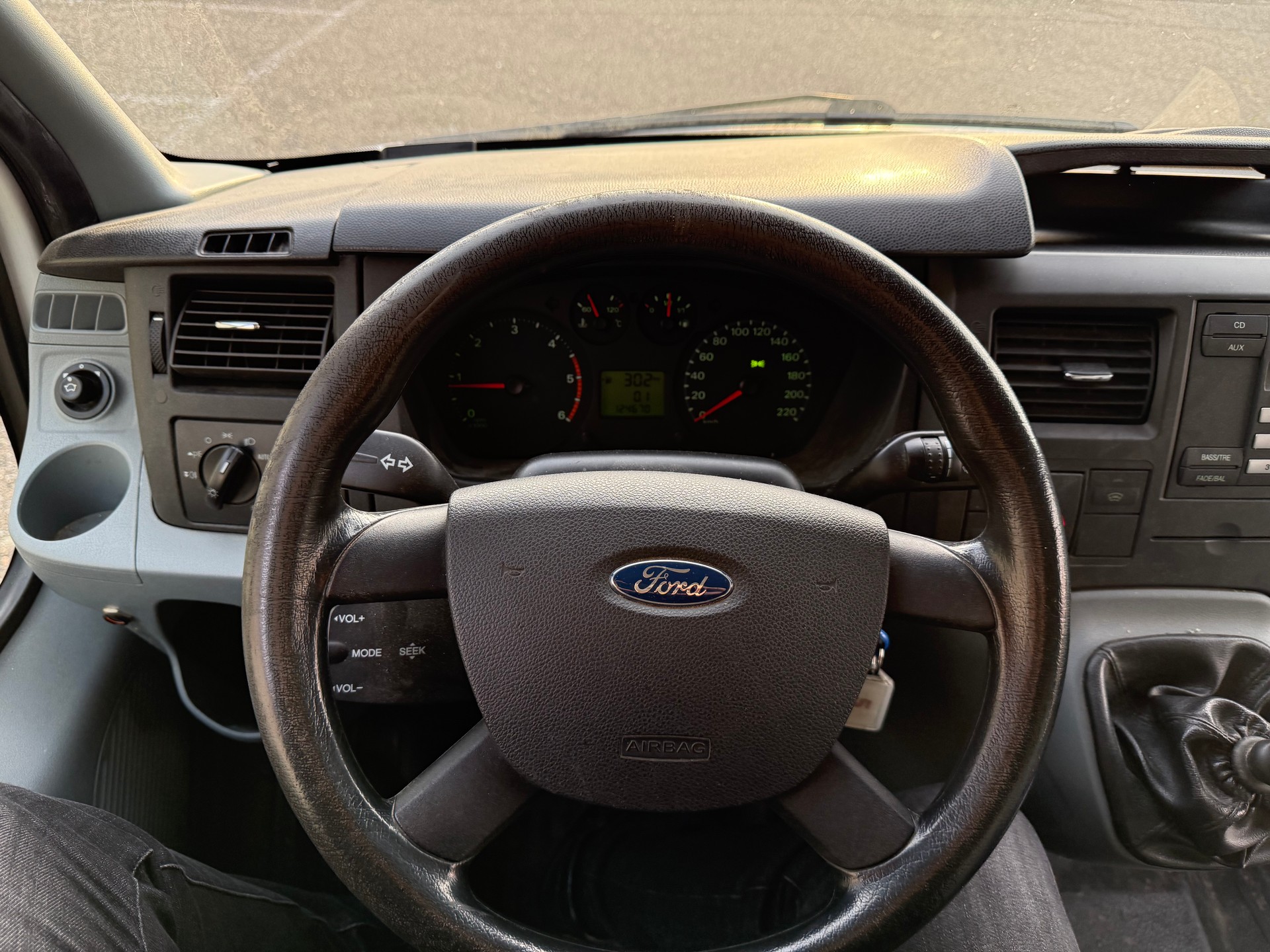 FORD Transit 2.4 TDCi 350 XL-image-8