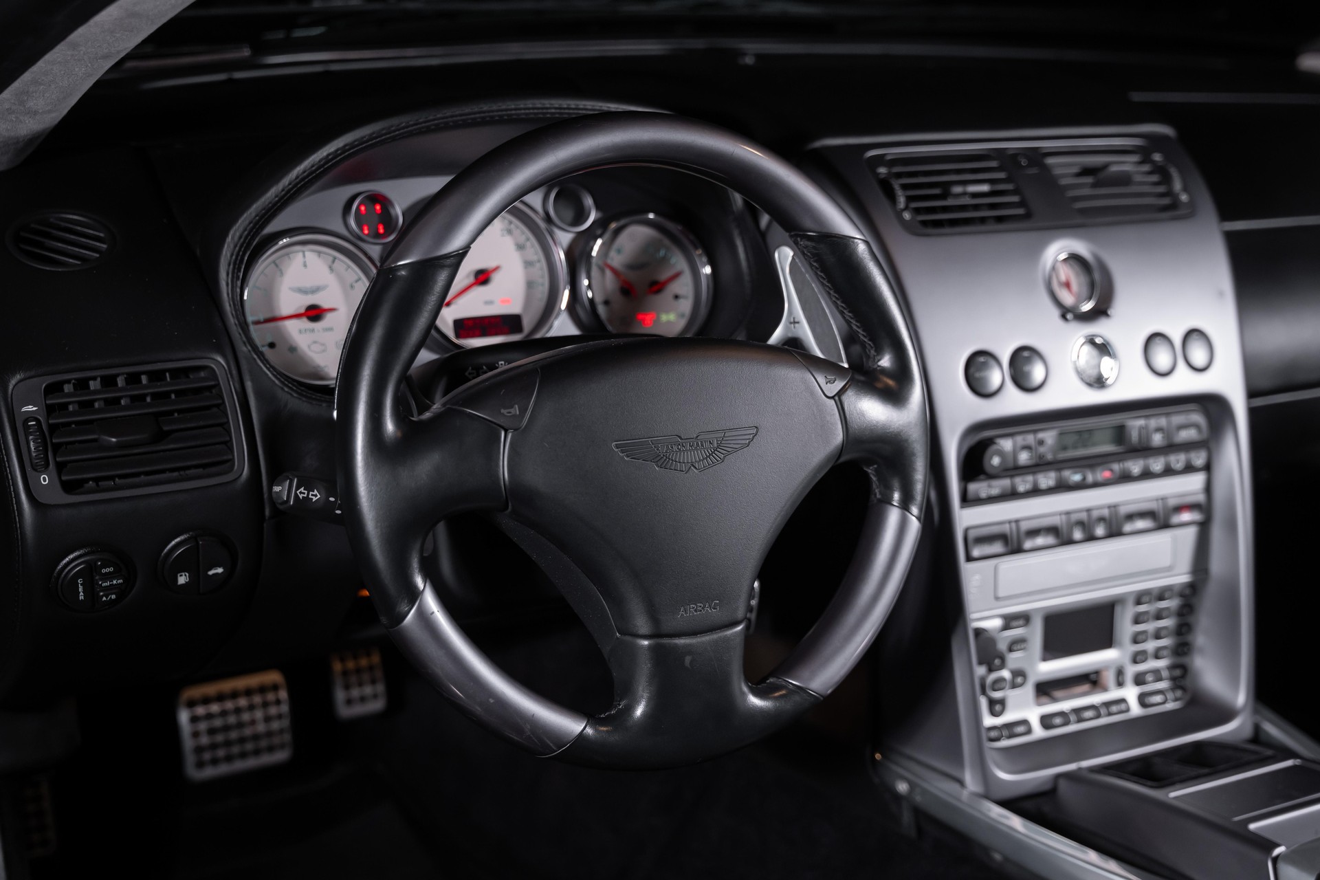 ASTON MARTIN Vanquish 6.0 V12-image-19