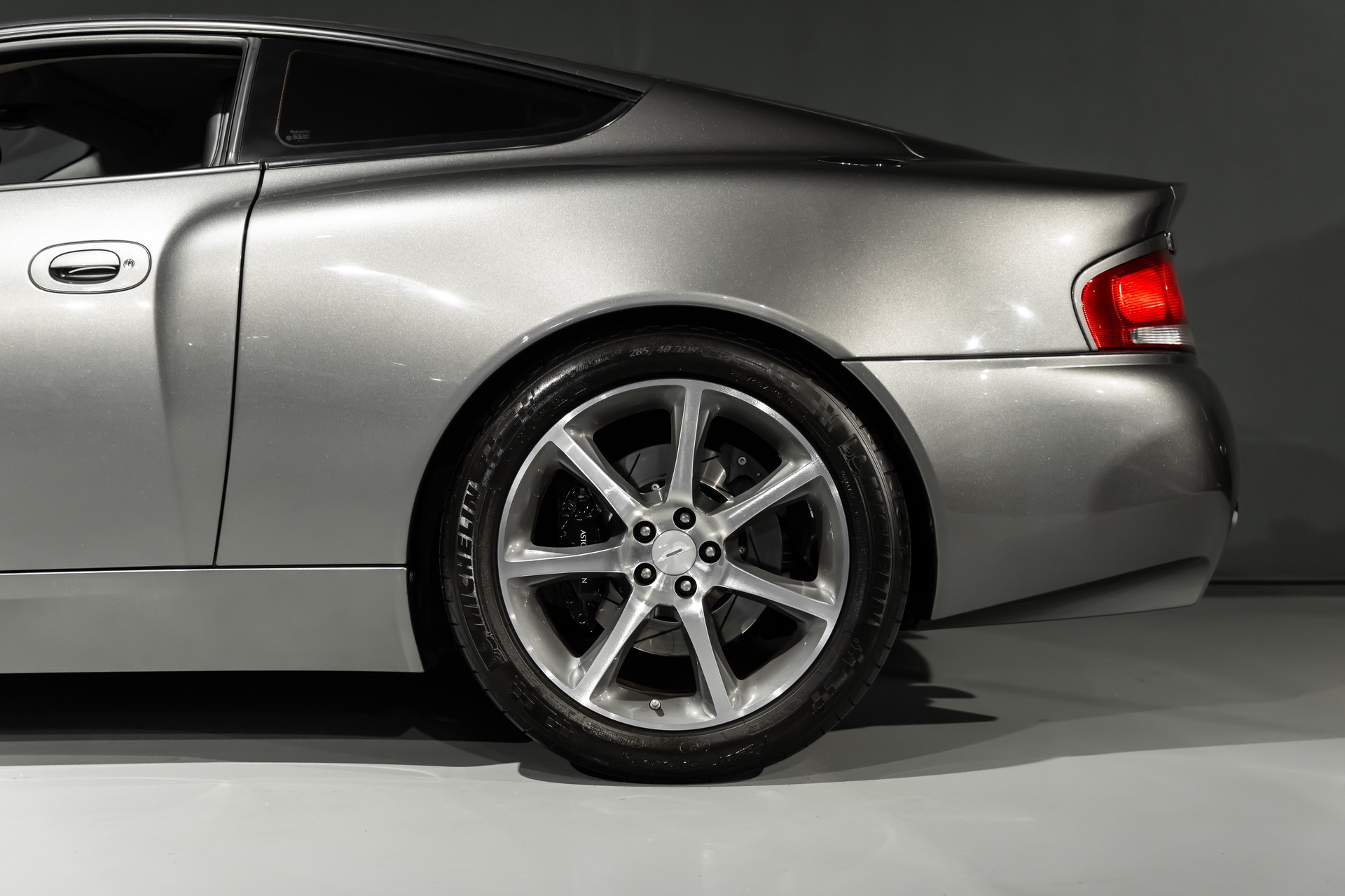 ASTON MARTIN Vanquish 6.0 V12-image-2