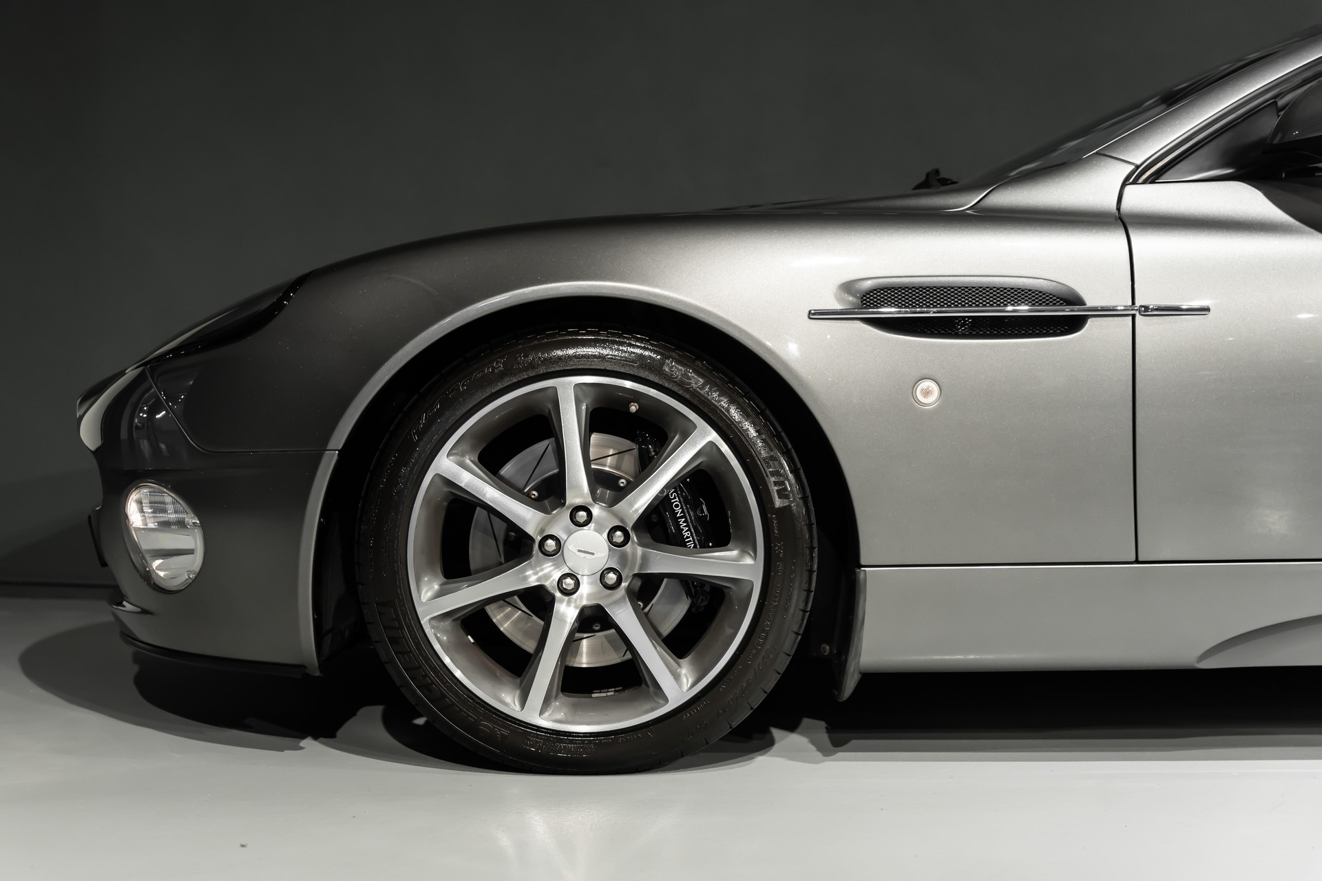 ASTON MARTIN Vanquish 6.0 V12-image-3