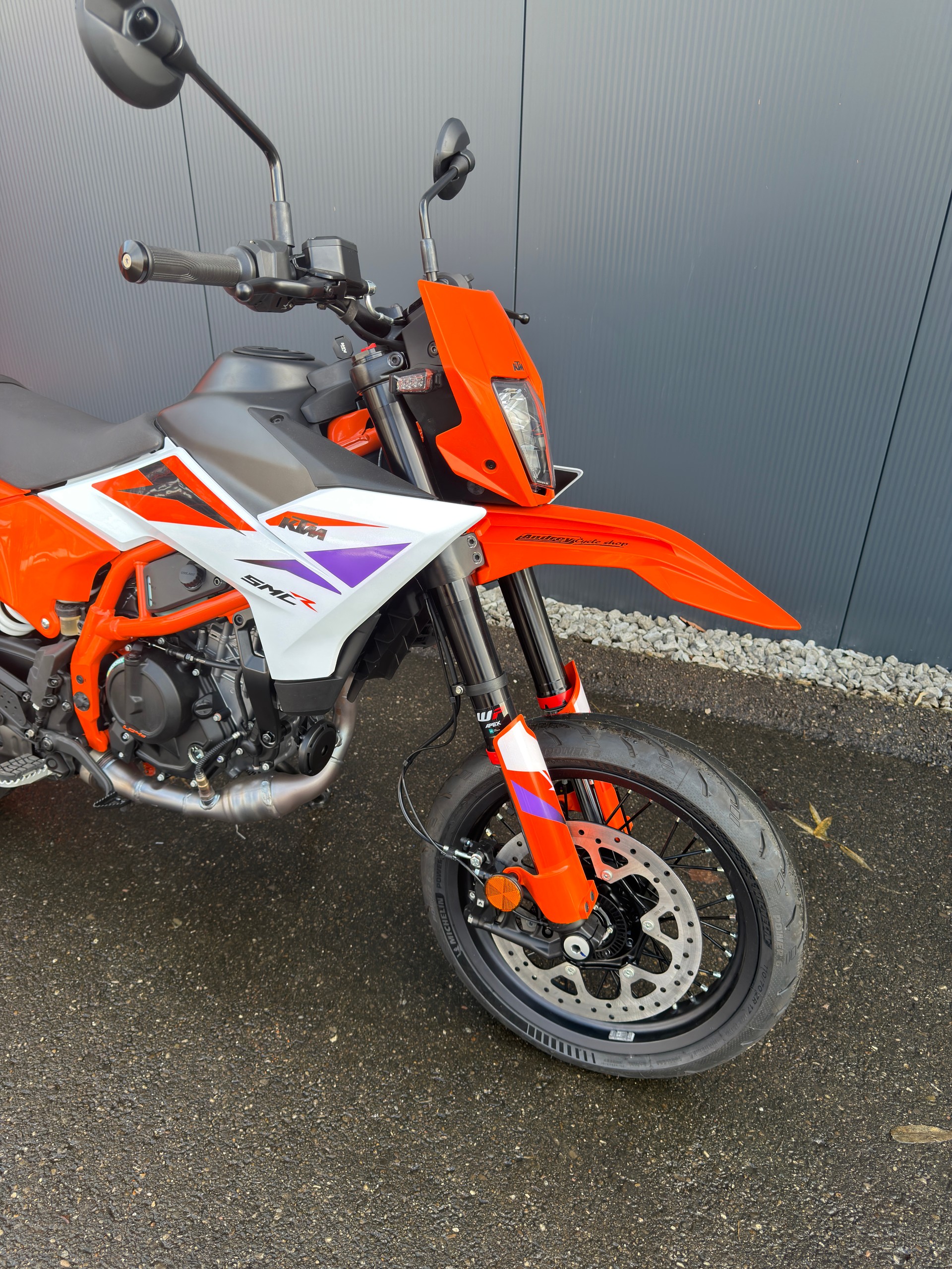 KTM 2025 KTM 390 SMC R-showroom-element-3