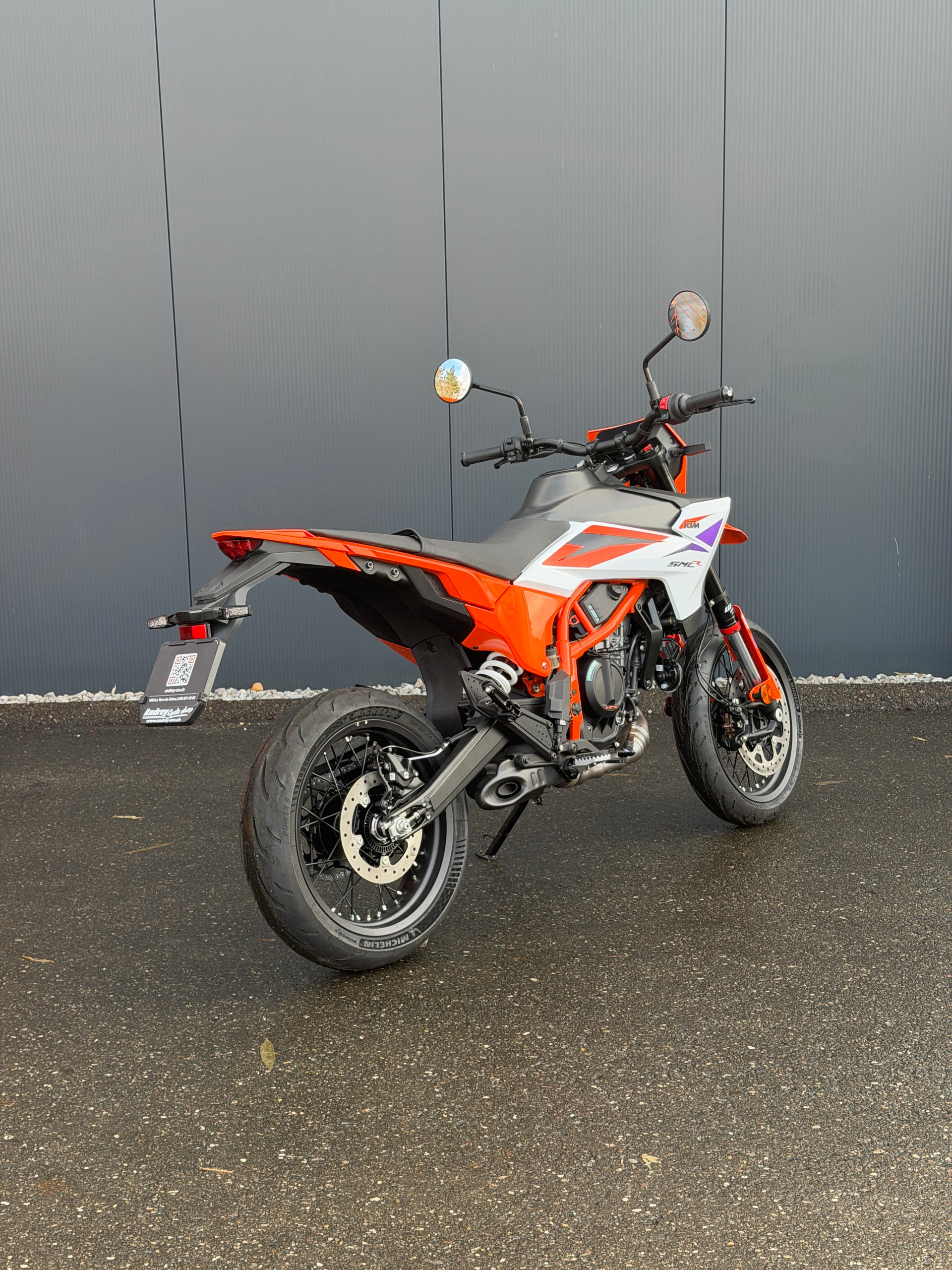 KTM 2025 KTM 390 SMC R-showroom-element-1