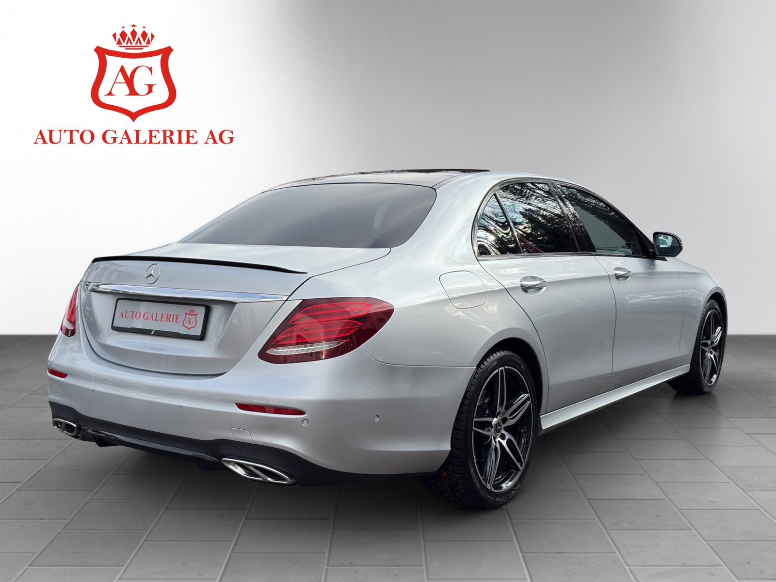 MERCEDES-BENZ E 220 d AMG Line 4Matic 9G-Tronic-image-4
