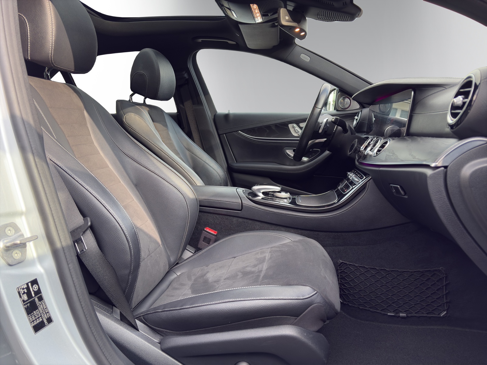 MERCEDES-BENZ E 220 d AMG Line 4Matic 9G-Tronic-image-11