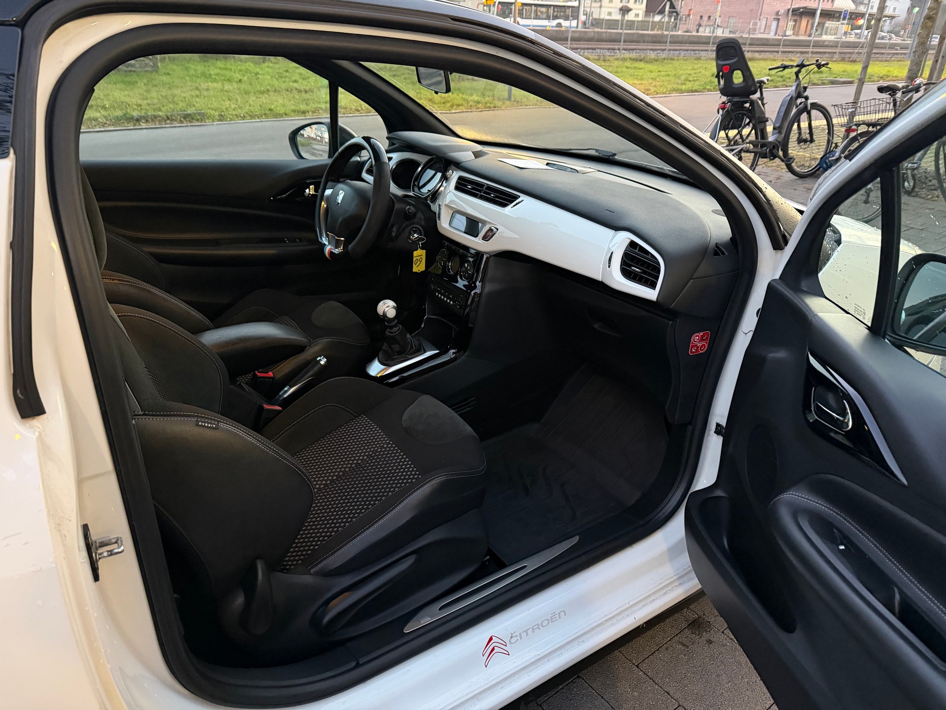 DS AUTOMOBILES DS3 1.6 THP Sport Chic-image-9