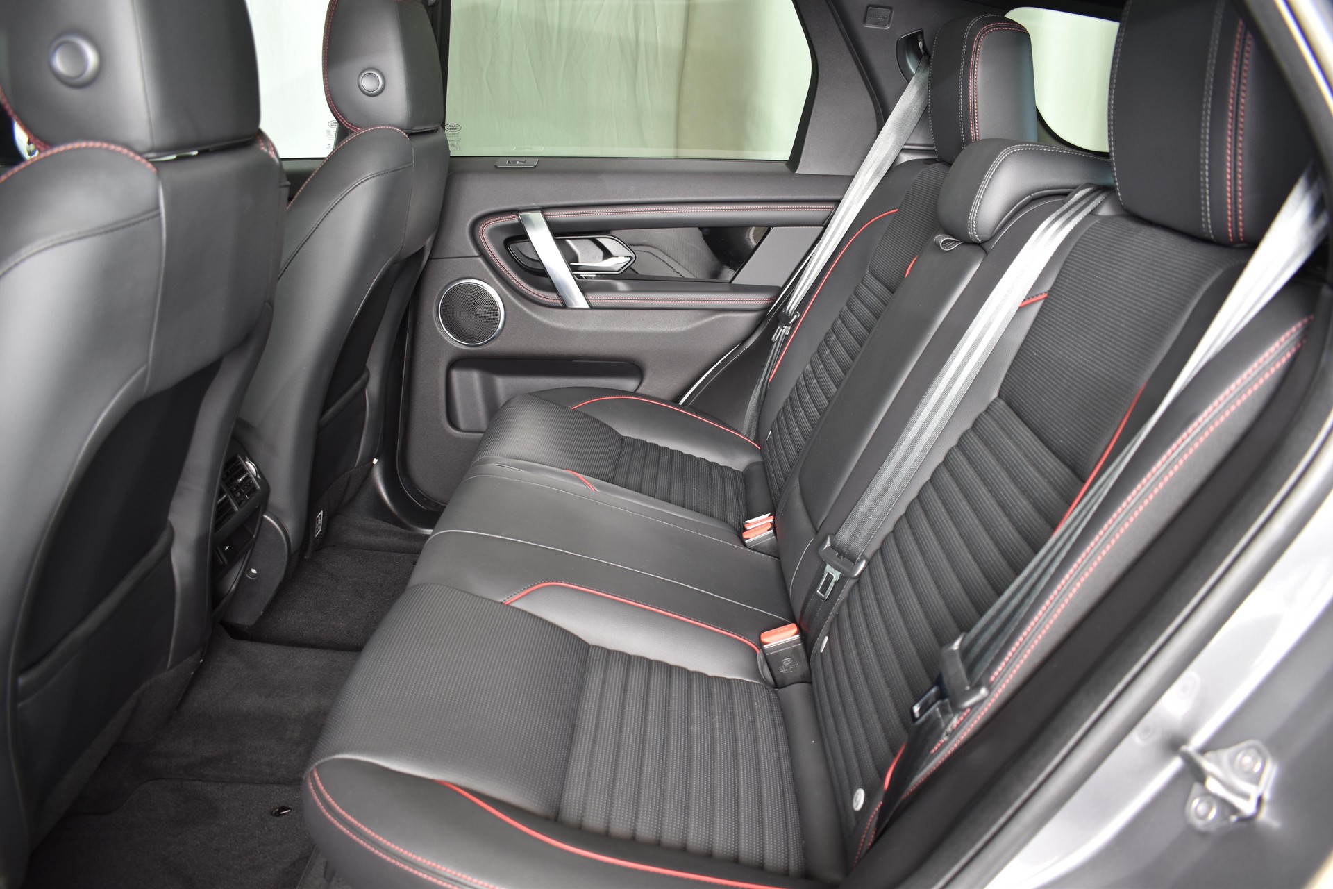 LAND ROVER Discovery Sport 2.0 TD4 165 R-Dynamic S-image-8