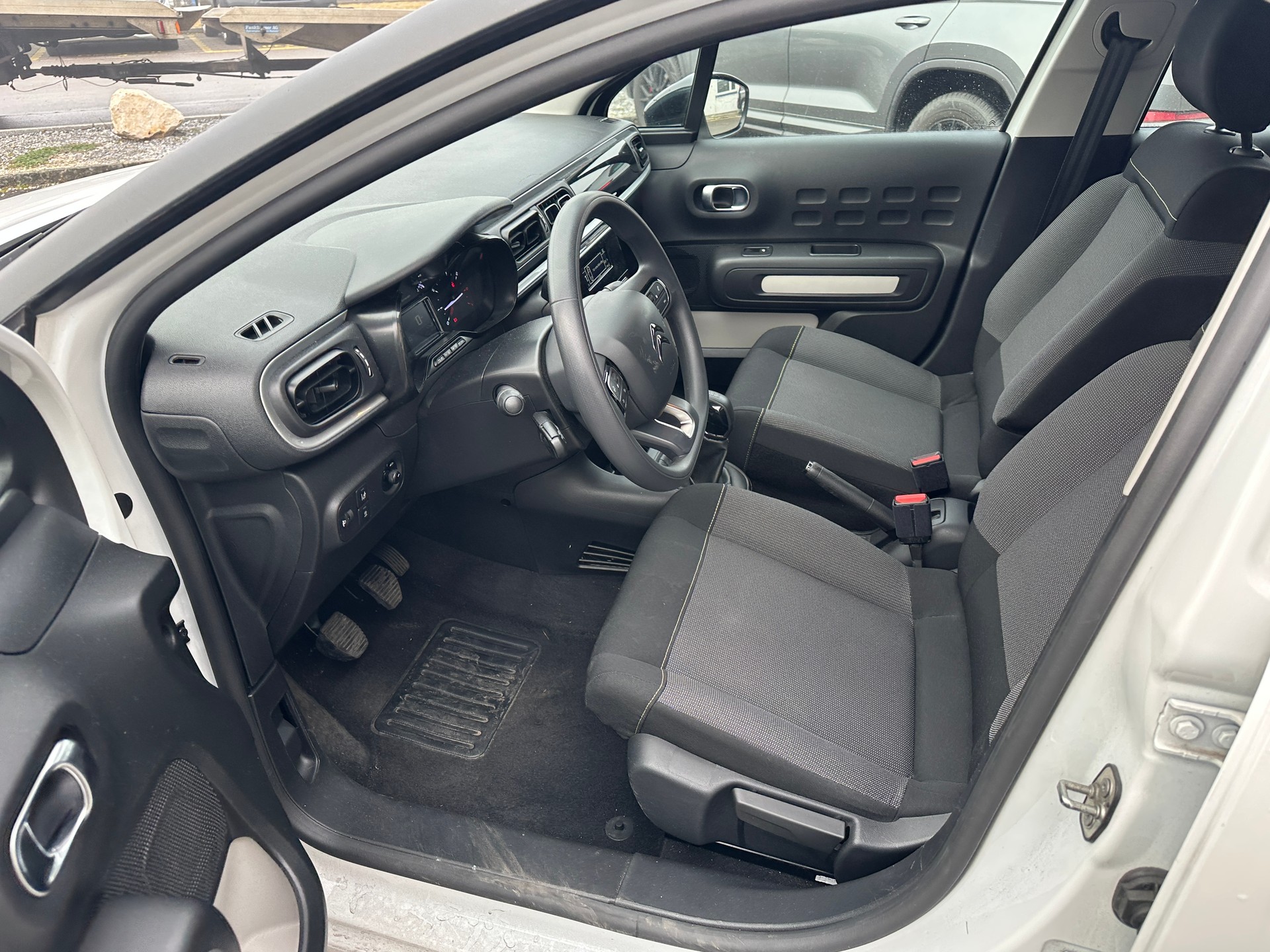 CITROEN C3 1.2i PureTech Feel-image-9