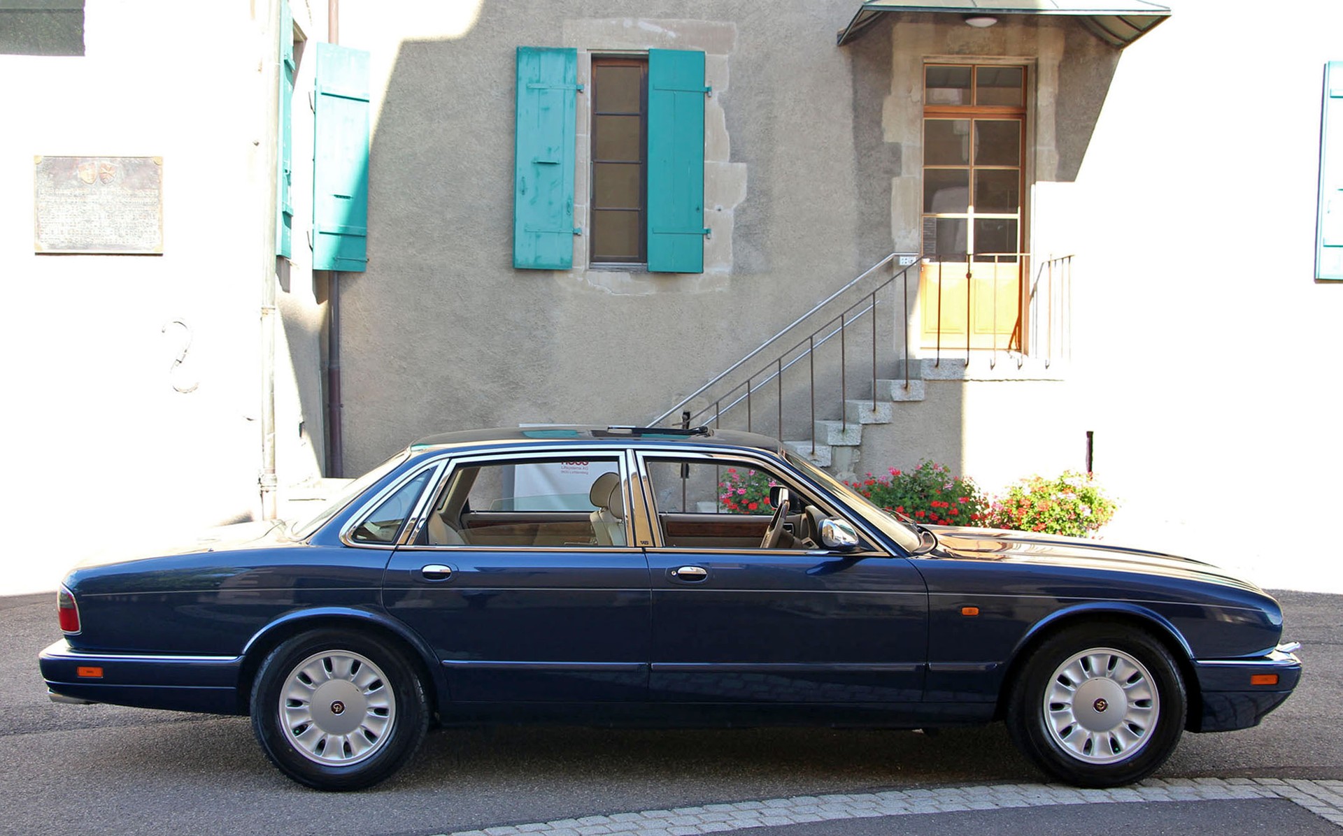 DAIMLER 6.0 Double Six-image-22