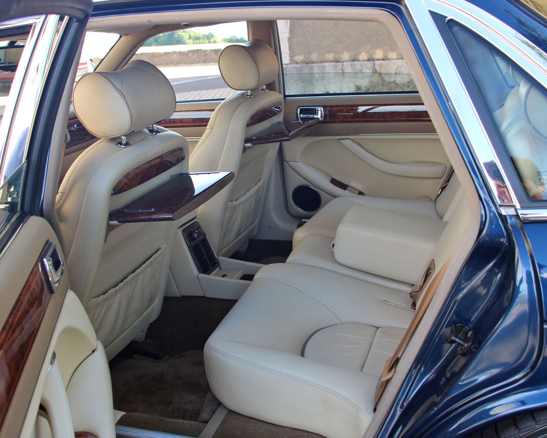 DAIMLER 6.0 Double Six-image-8