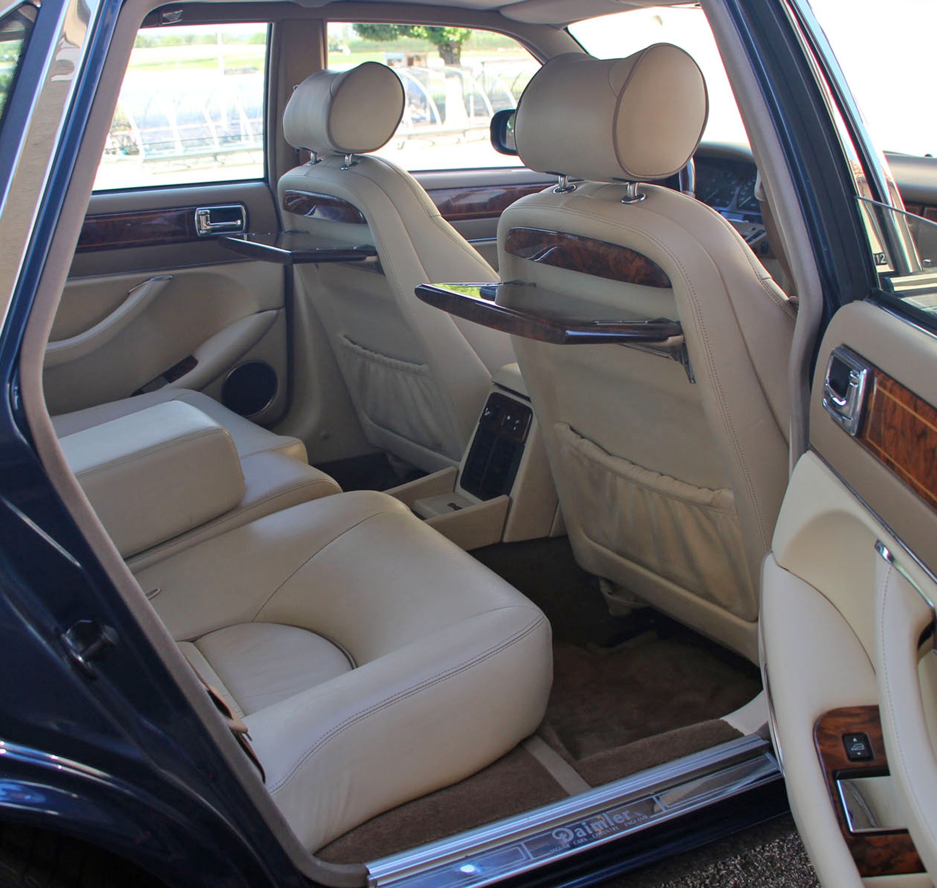 DAIMLER 6.0 Double Six-image-11
