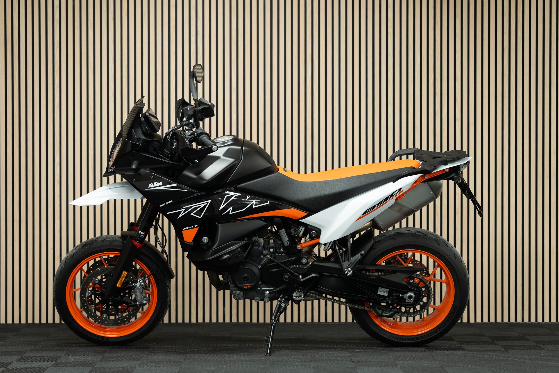 KTM 890 SMT-showroom-element-1