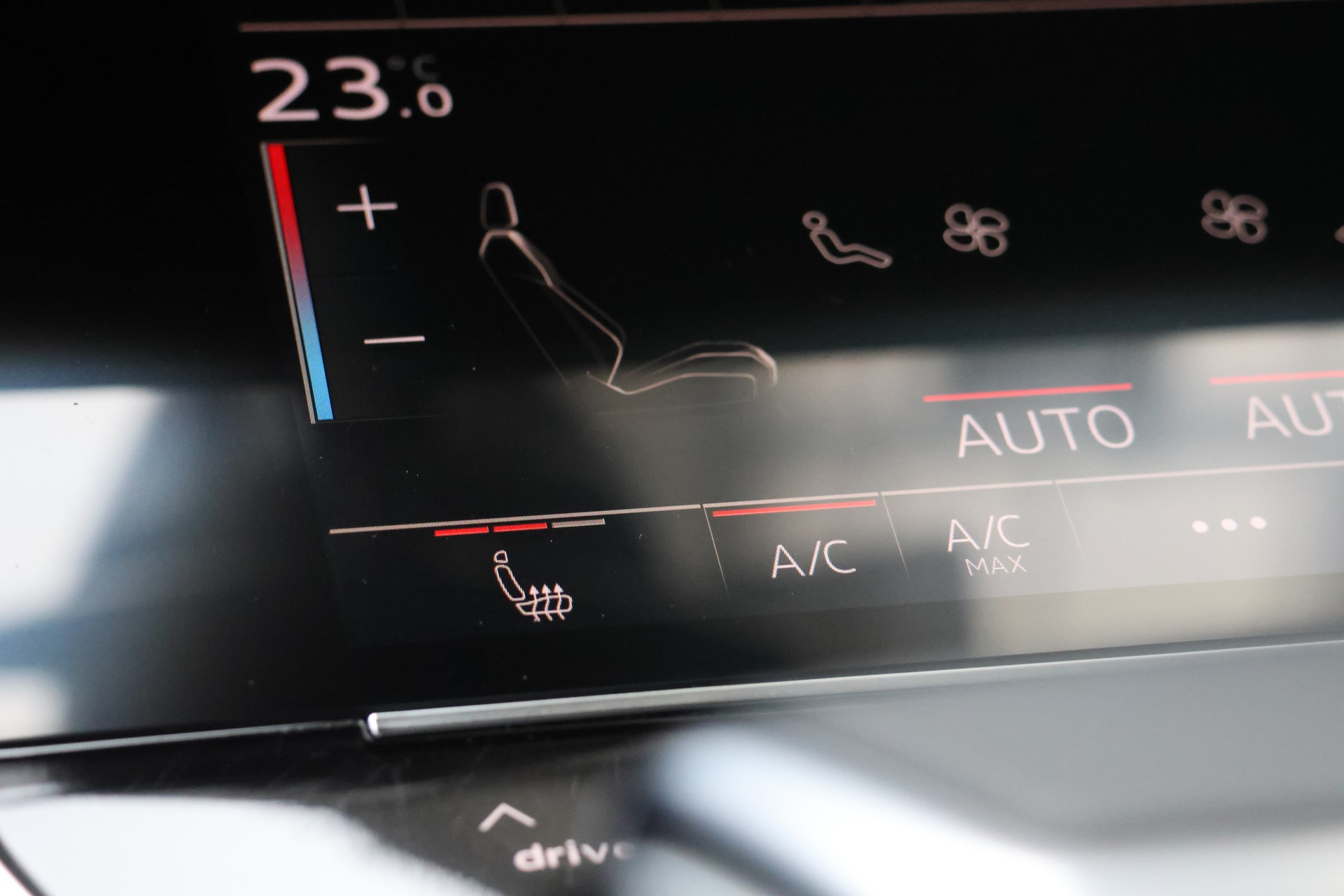 AUDI A6 Avant 55 TFSIe Sport quattro S-tronic-image-29